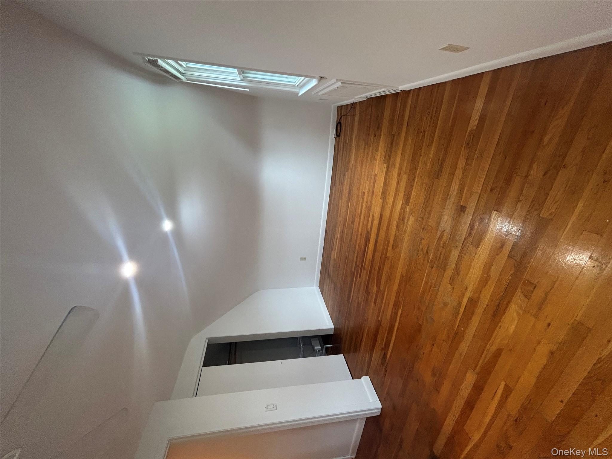 90 Reade Avenue, Lindenhurst, NY 11757