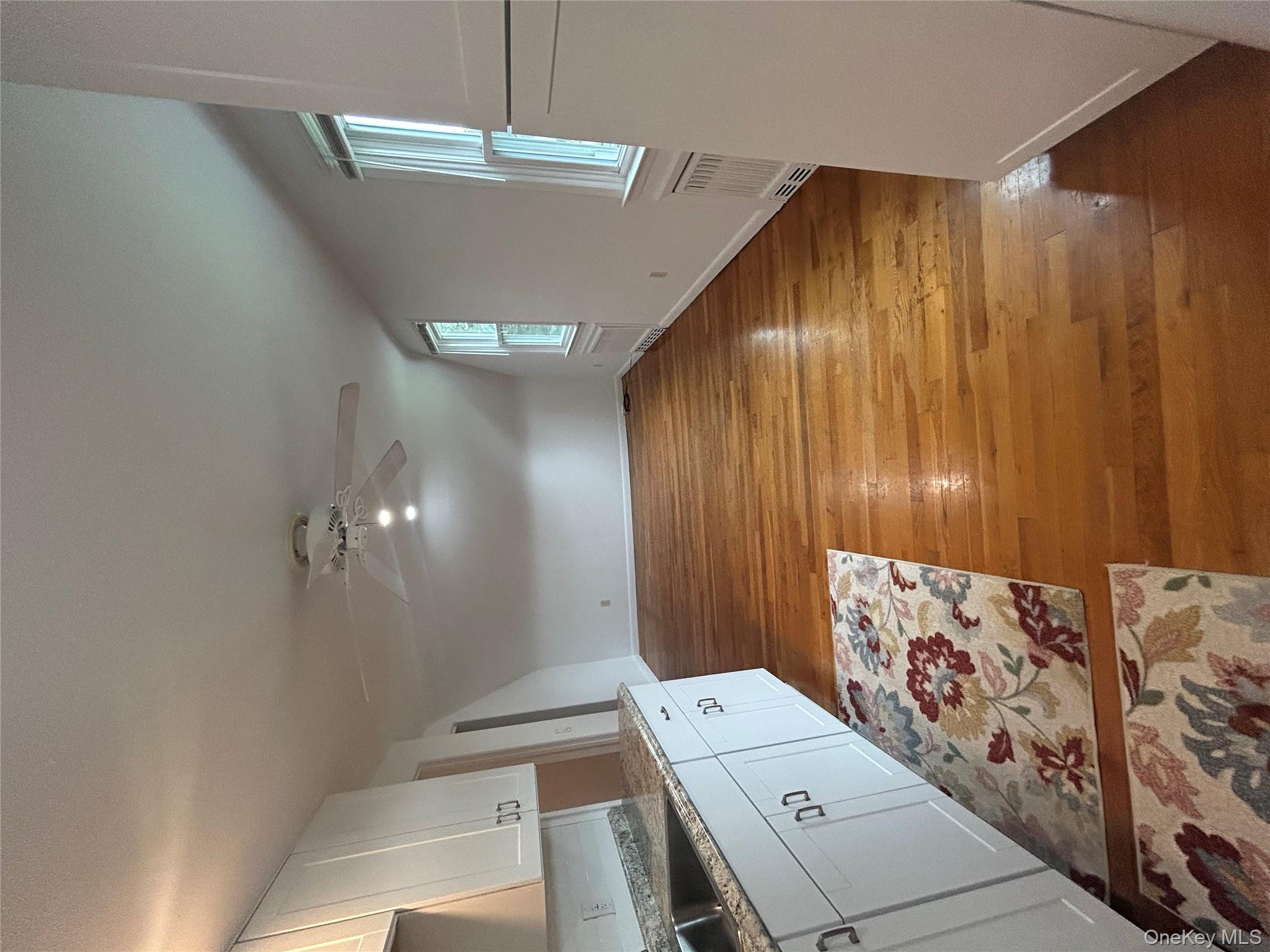 90 Reade Avenue, Lindenhurst, NY 11757