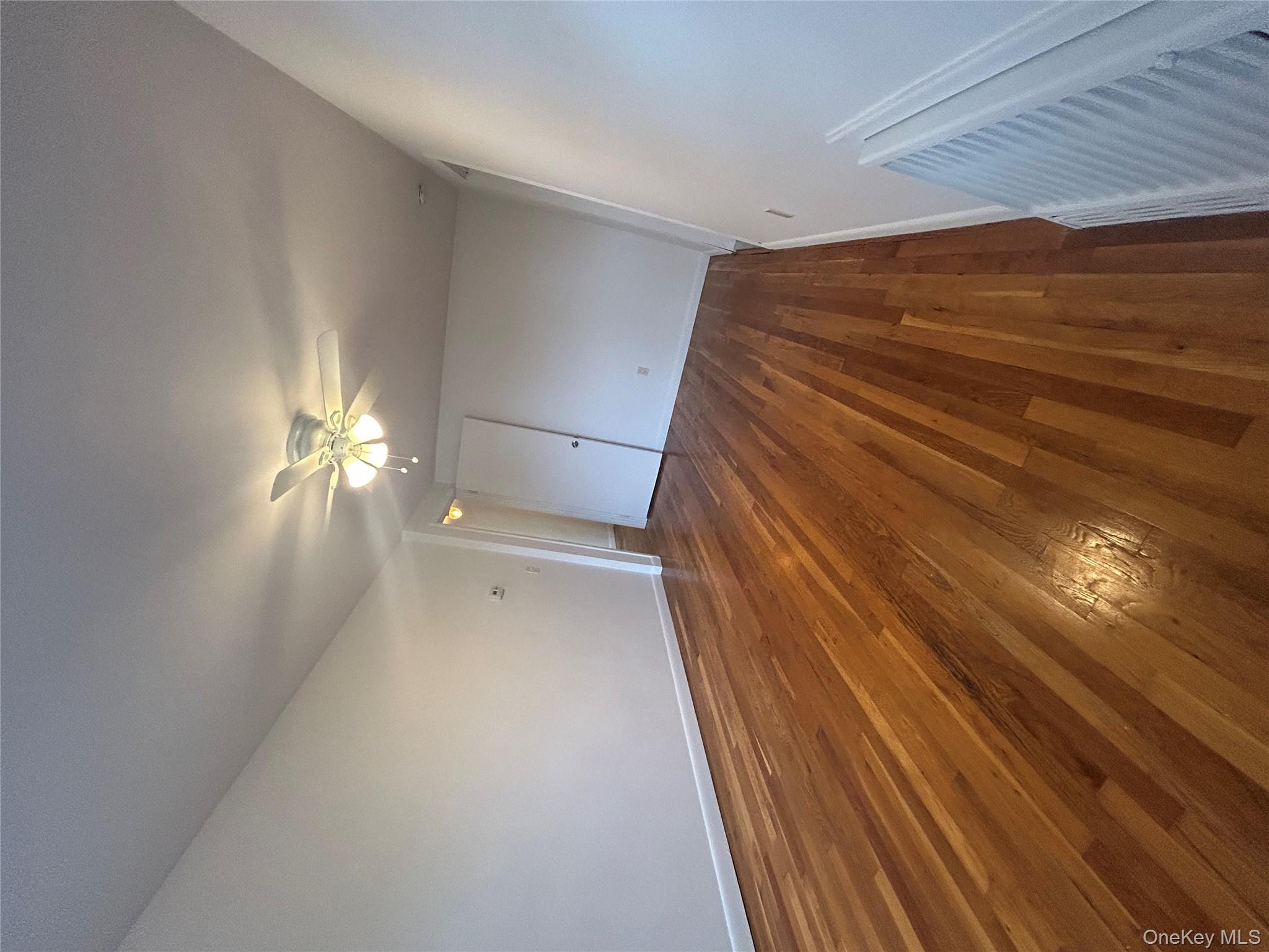 90 Reade Avenue, Lindenhurst, NY 11757