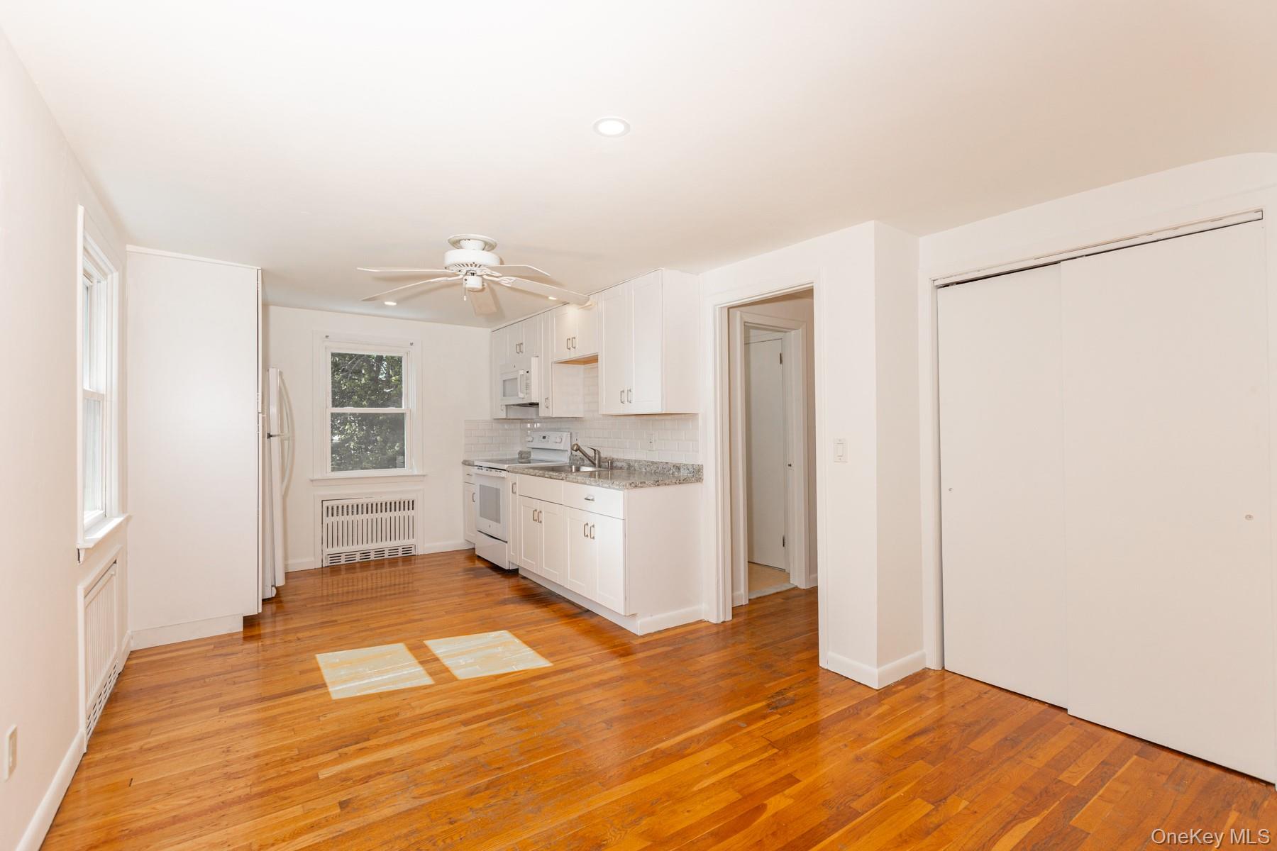 90 Reade Avenue, Lindenhurst, NY 11757