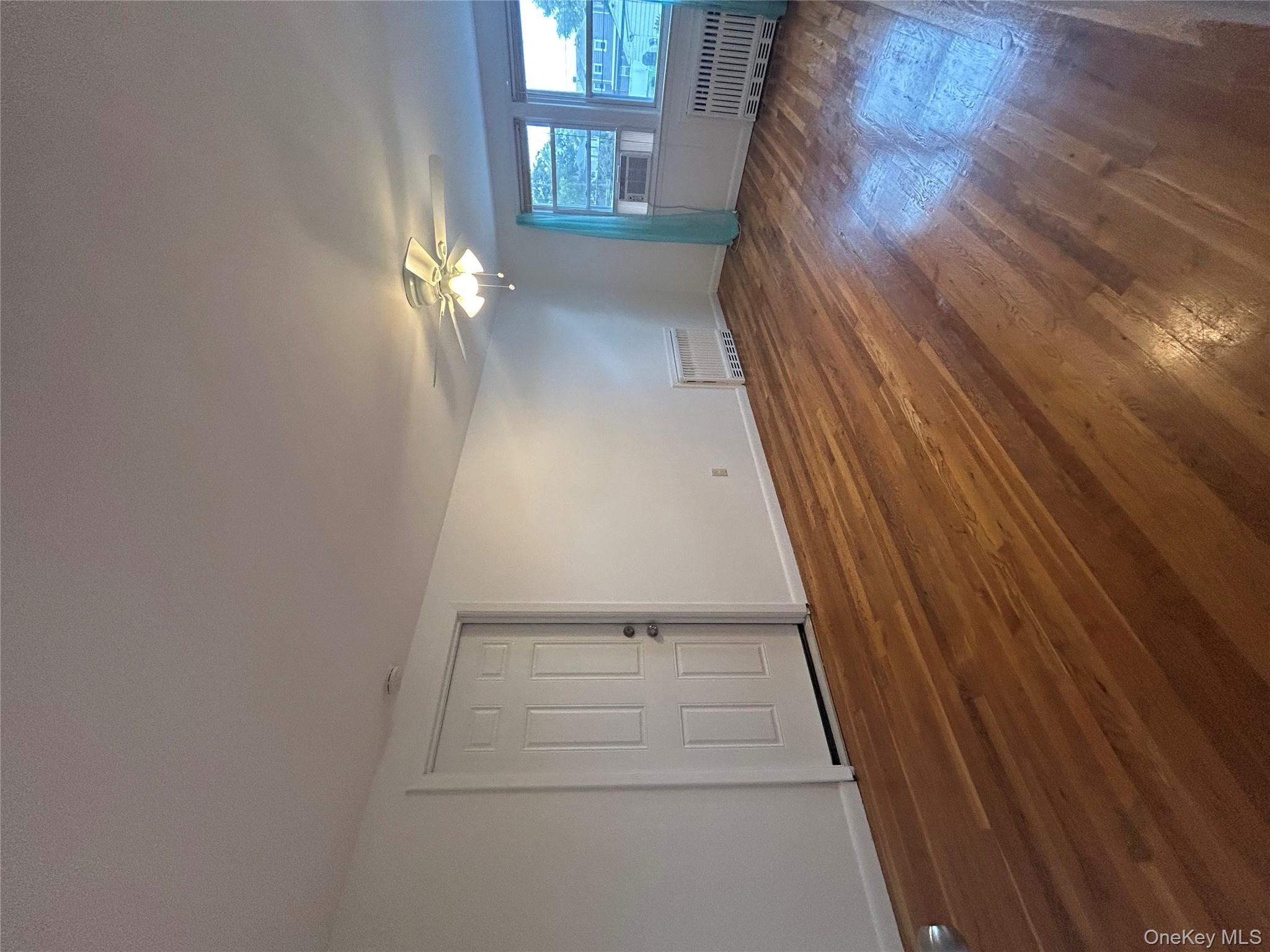 90 Reade Avenue, Lindenhurst, NY 11757