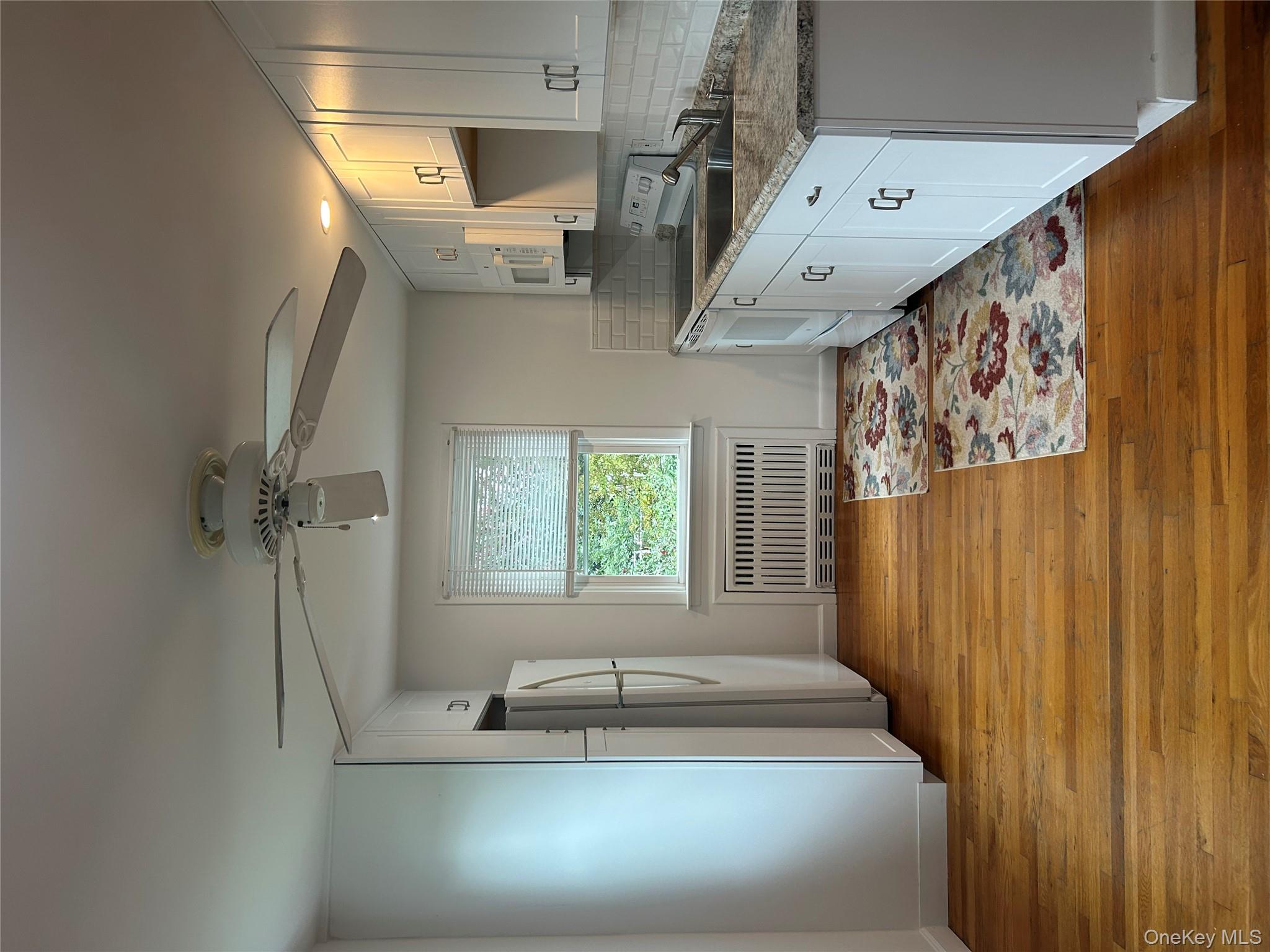 90 Reade Avenue, Lindenhurst, NY 11757