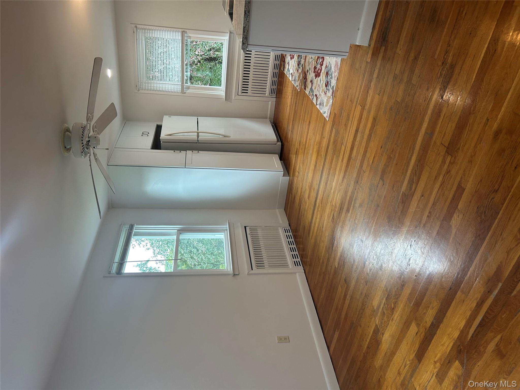 90 Reade Avenue, Lindenhurst, NY 11757