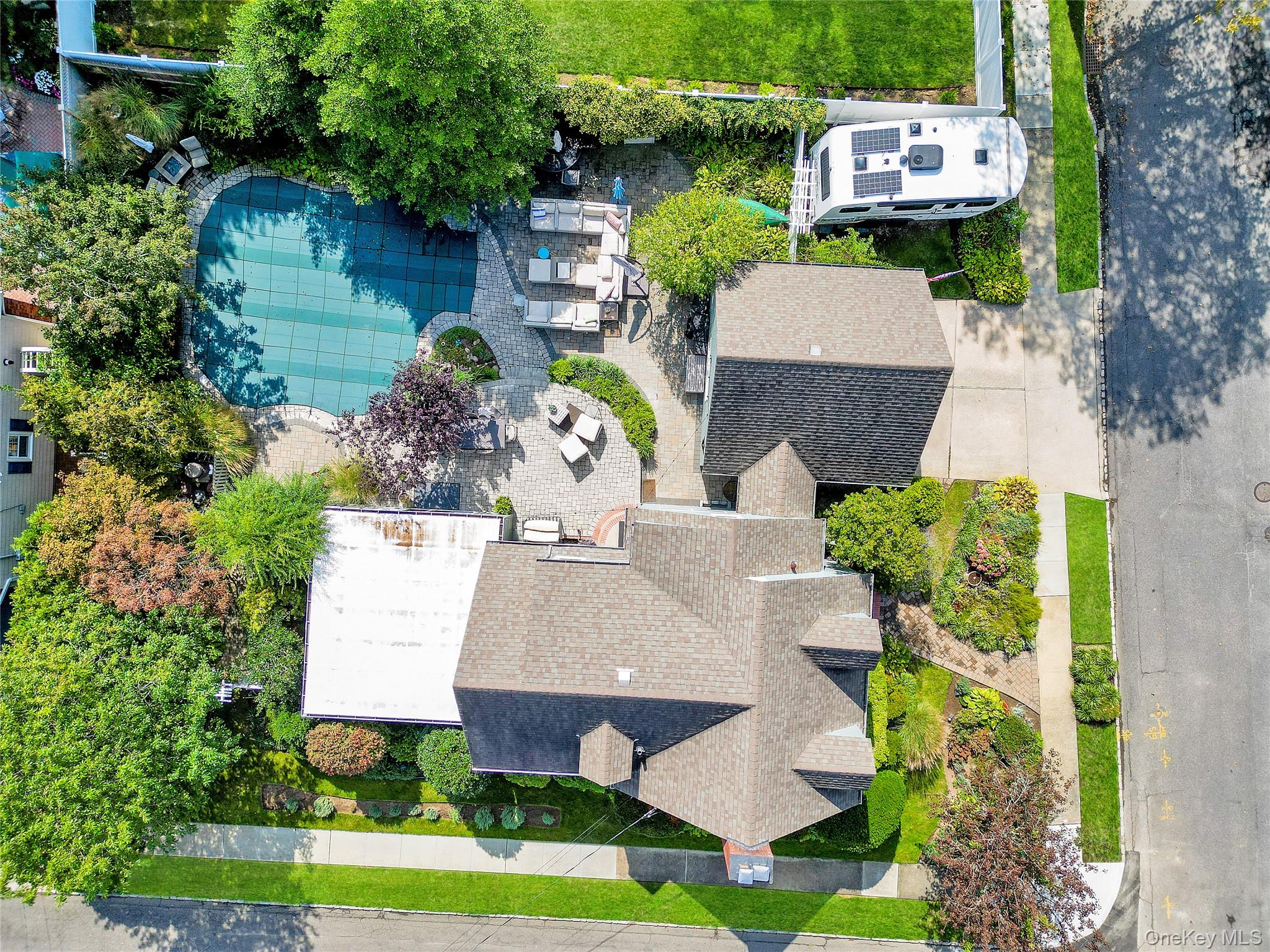 102 Shinnecock Avenue, Massapequa, NY 11758