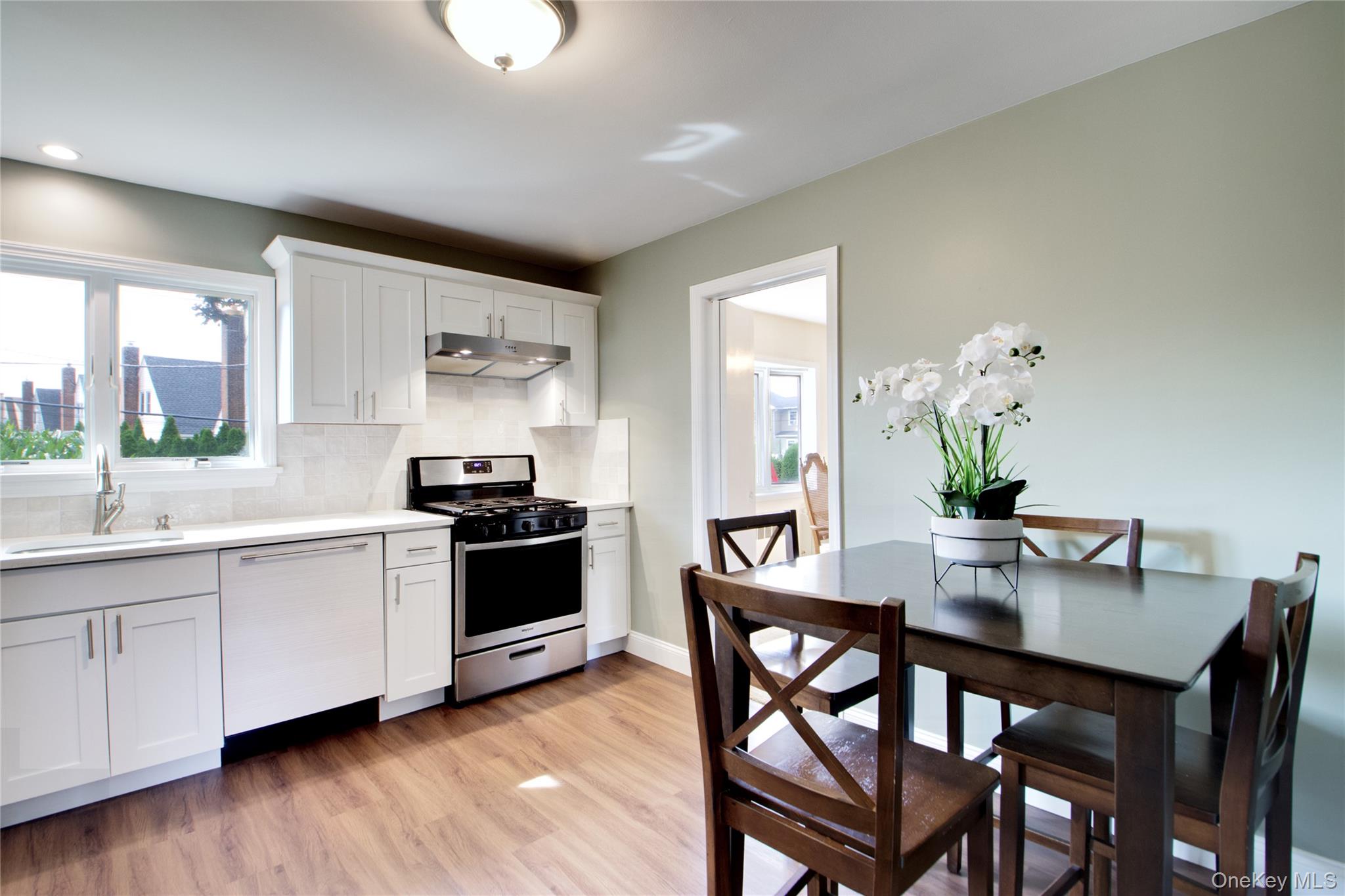 26 Cambridge Avenue, Garden City, NY 11530