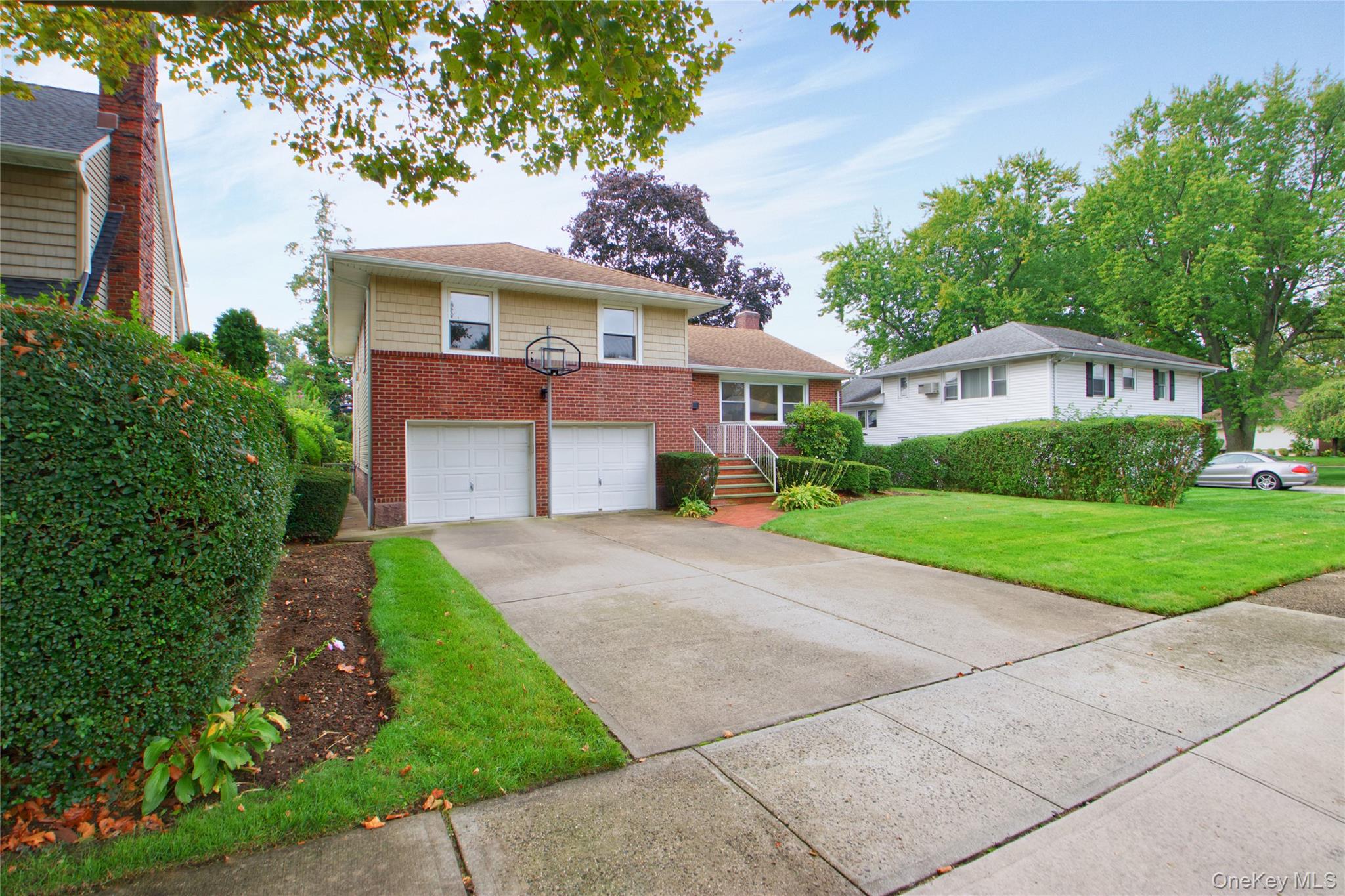 26 Cambridge Avenue, Garden City, NY 11530