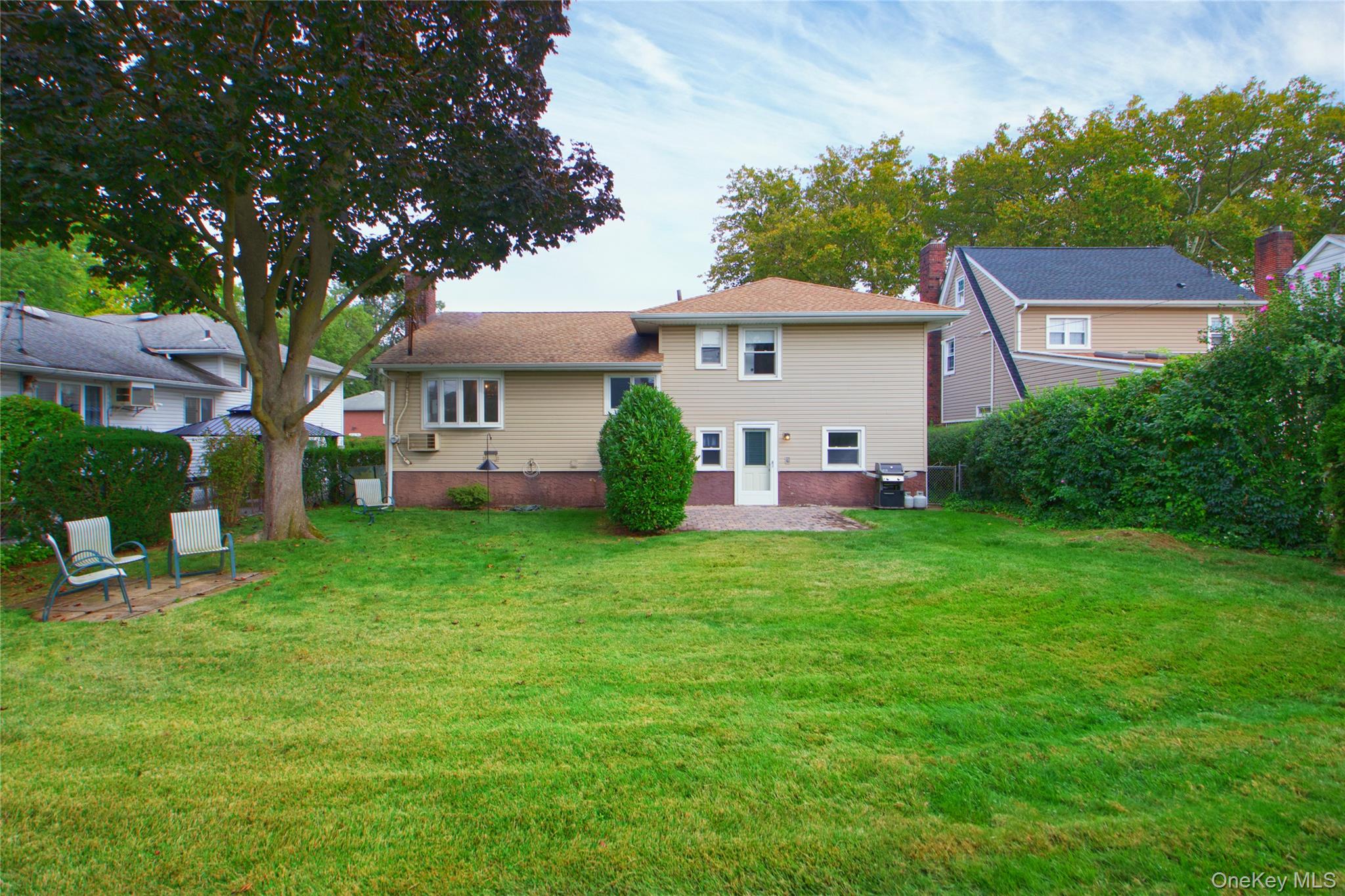 26 Cambridge Avenue, Garden City, NY 11530