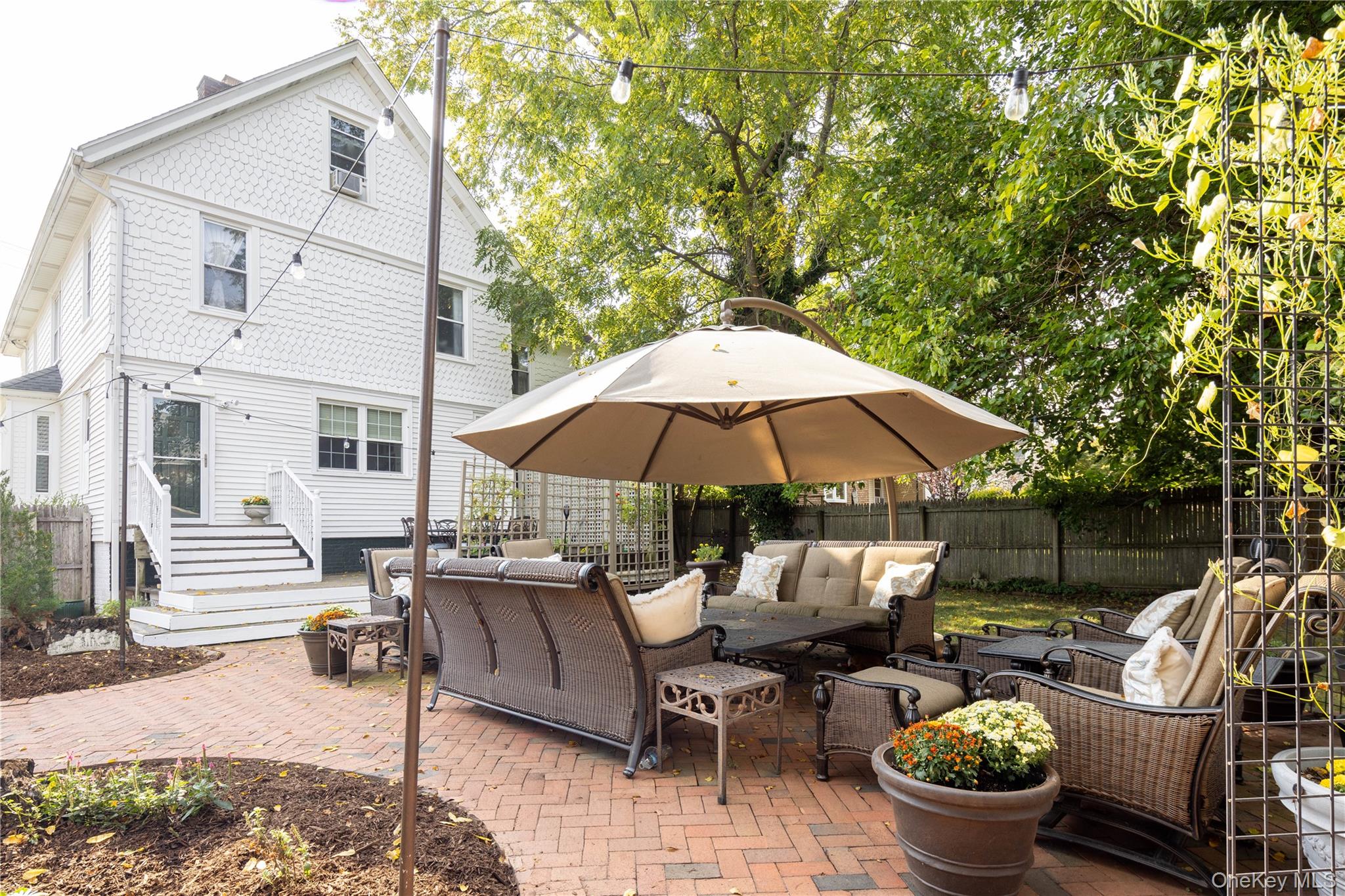 15 Bayside Avenue, Oyster Bay, NY 11771