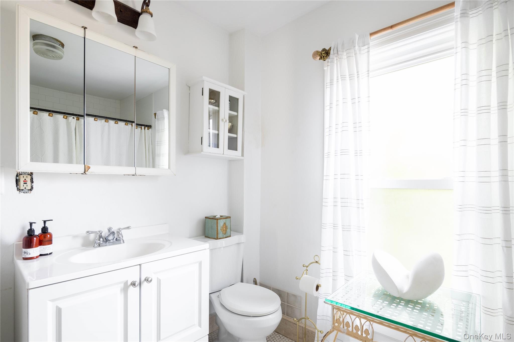 15 Bayside Avenue, Oyster Bay, NY 11771