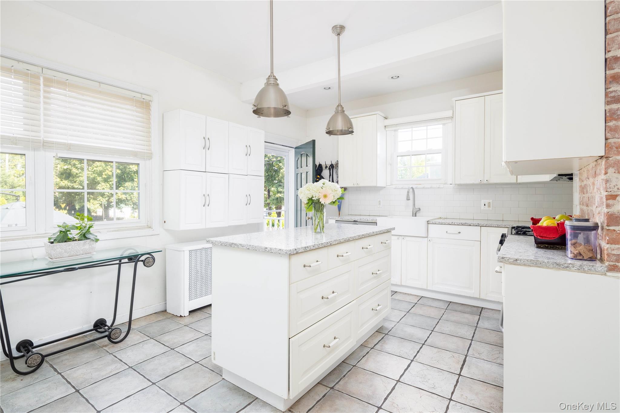 15 Bayside Avenue, Oyster Bay, NY 11771