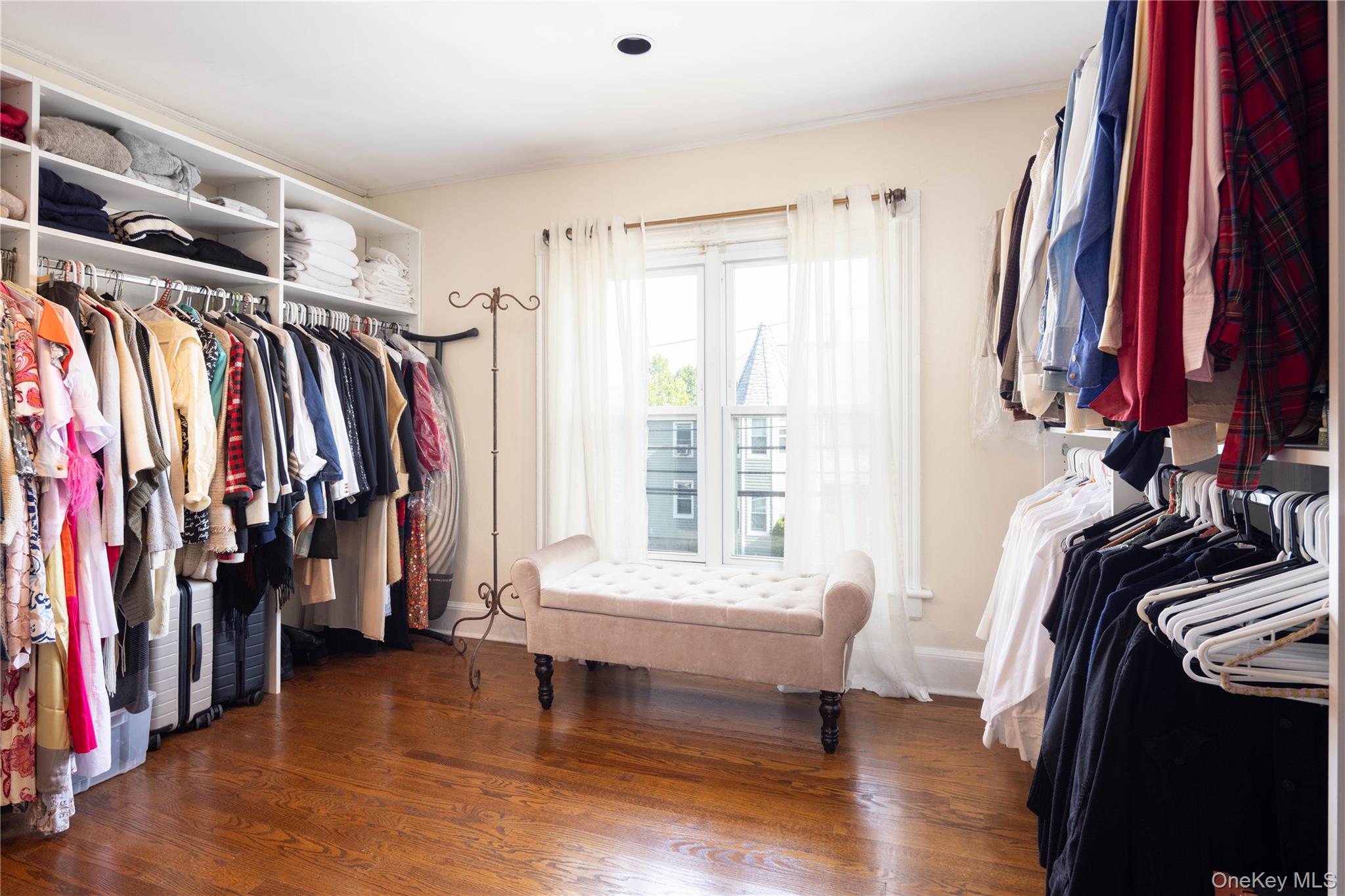 15 Bayside Avenue, Oyster Bay, NY 11771