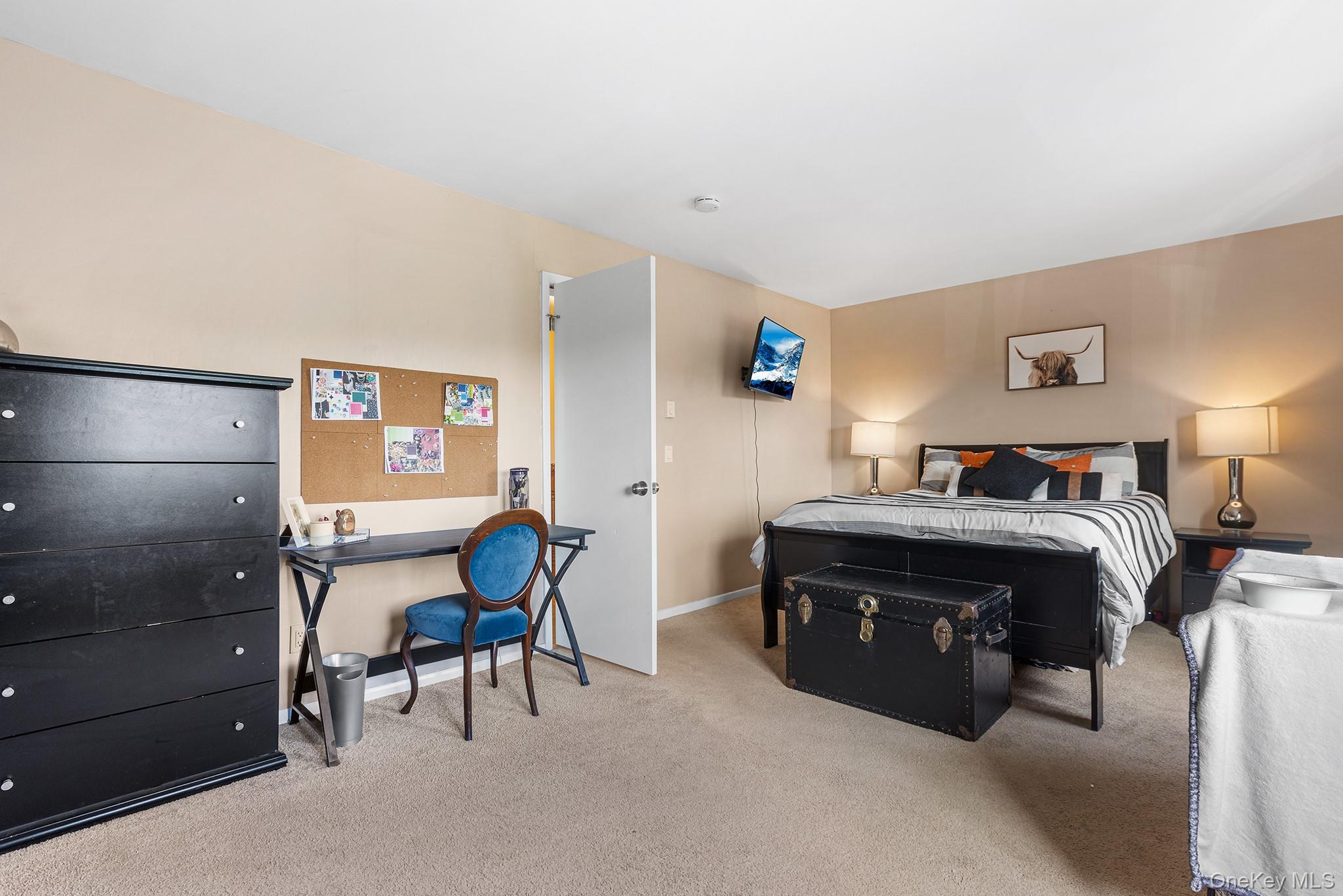 6807 Chelsea Cove N, Hopewell Junction, NY 12533