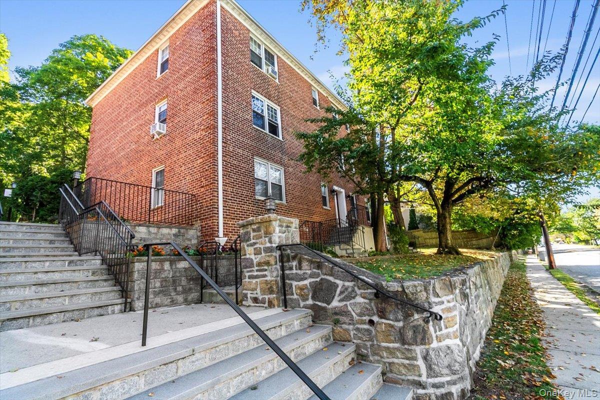 14 Soundview Avenue # #38, White Plains, NY 10606