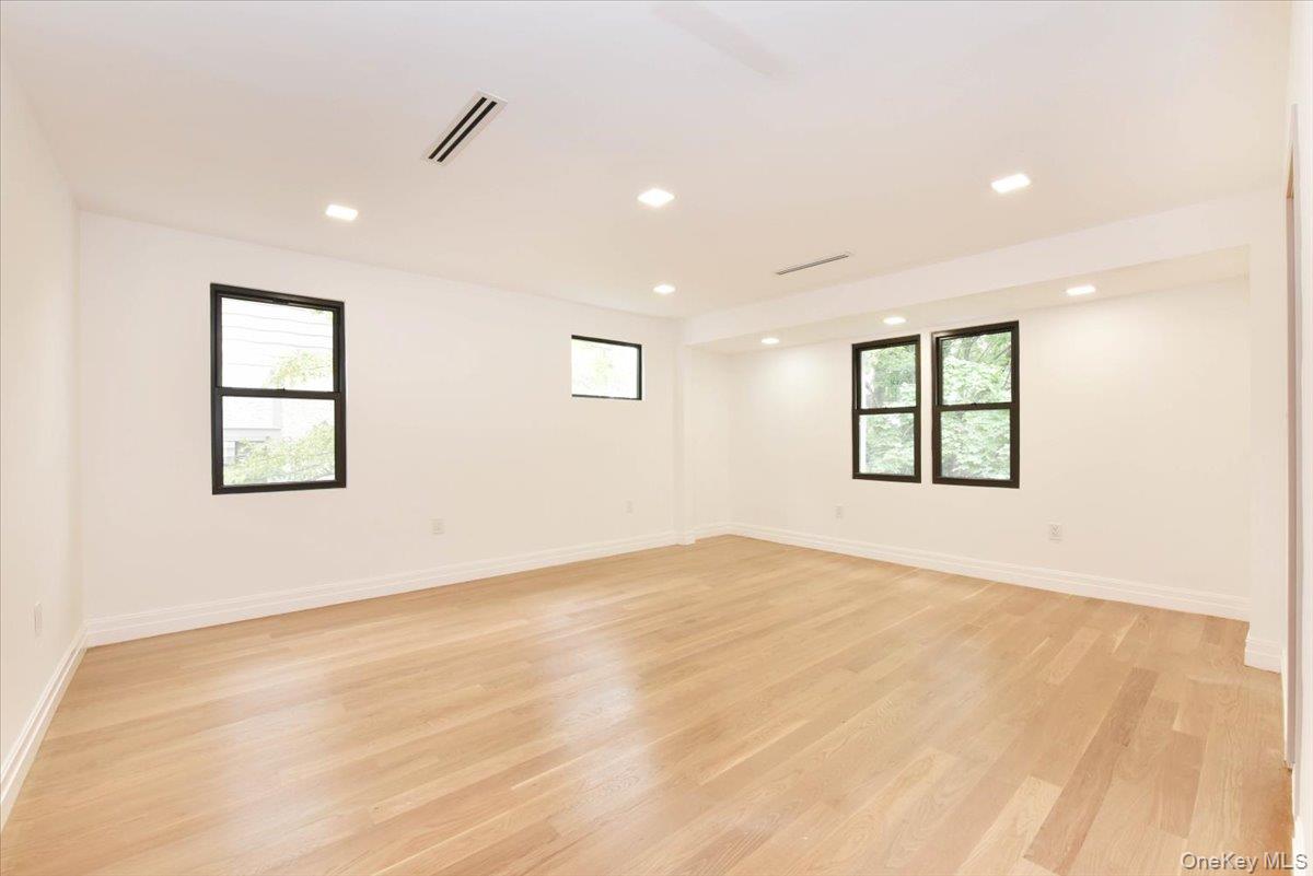 19127 Foothill Avenue, Holliswood, NY 11423