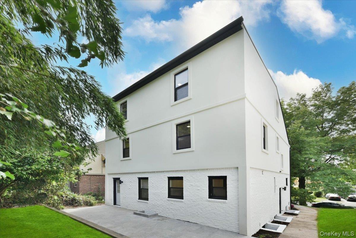 19127 Foothill Avenue, Holliswood, NY 11423