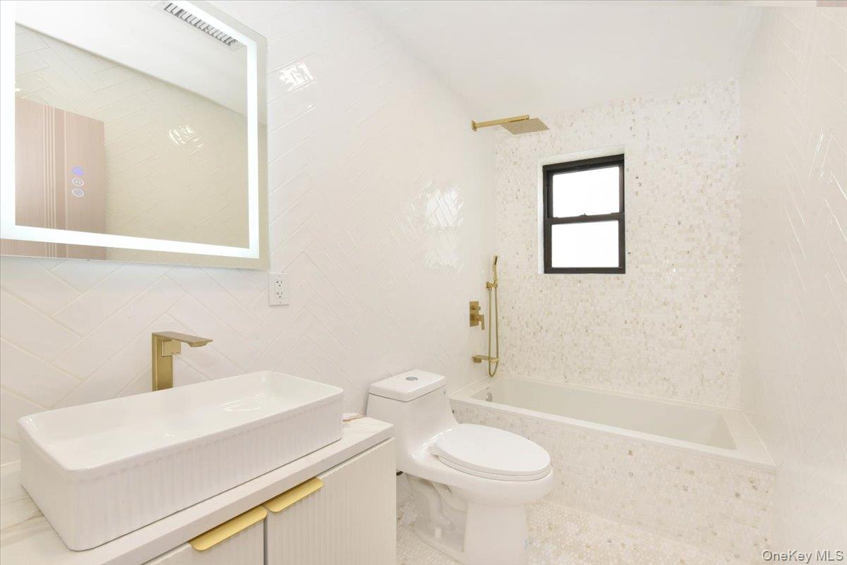 19127 Foothill Avenue, Holliswood, NY 11423