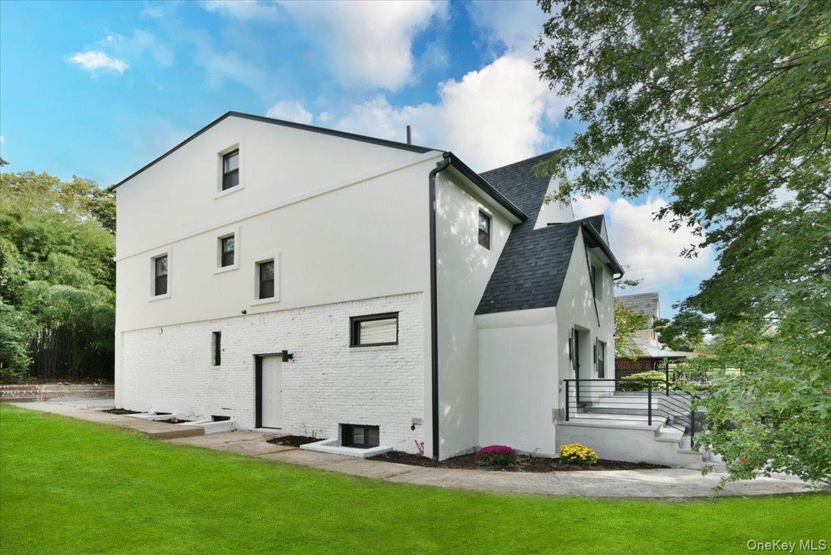 19127 Foothill Avenue, Holliswood, NY 11423