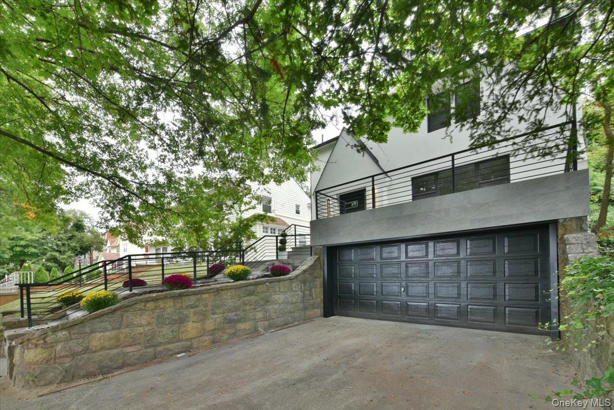 19127 Foothill Avenue, Holliswood, NY 11423