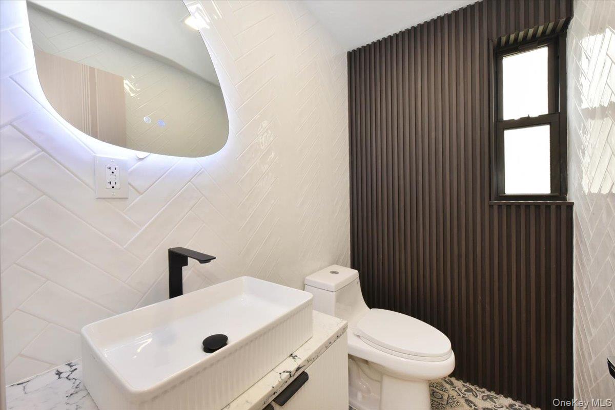 19127 Foothill Avenue, Holliswood, NY 11423