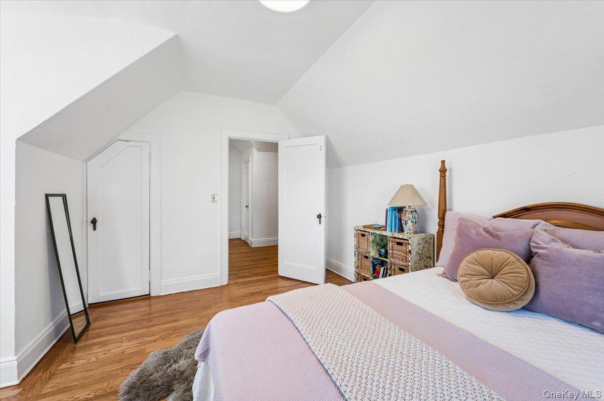 10 Oakland Avenue, Yonkers, NY 10710