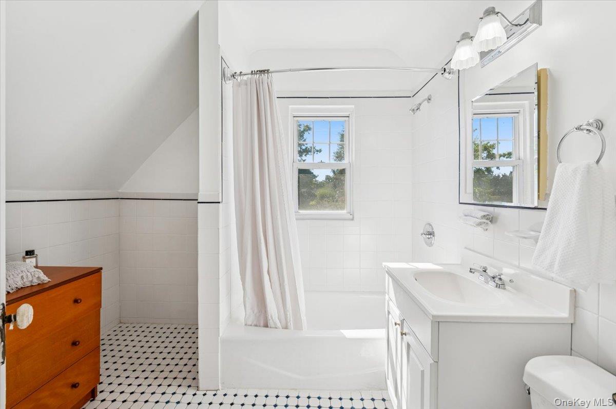 10 Oakland Avenue, Yonkers, NY 10710