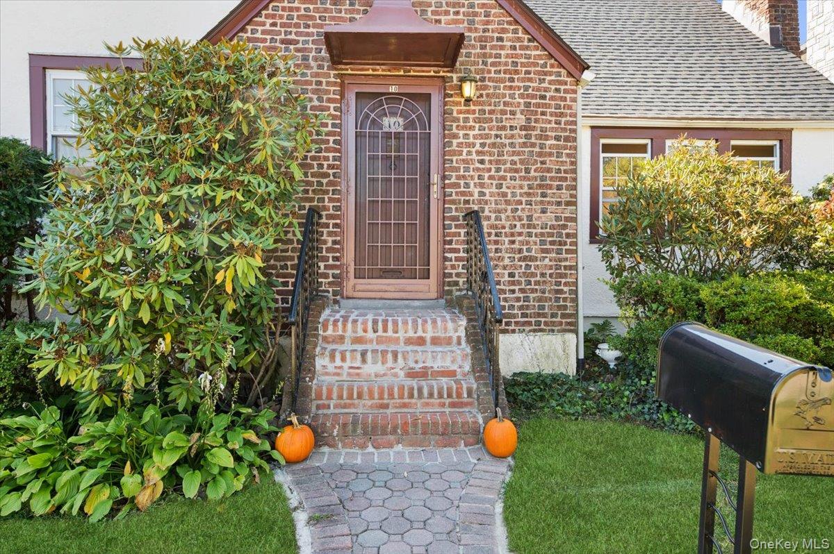 10 Oakland Avenue, Yonkers, NY 10710