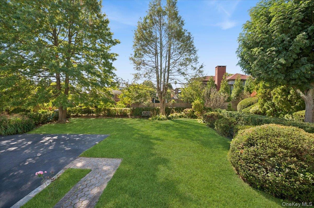 10 Oakland Avenue, Yonkers, NY 10710