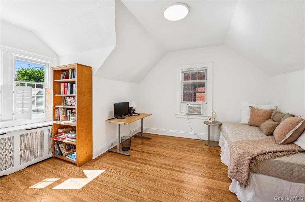 10 Oakland Avenue, Yonkers, NY 10710