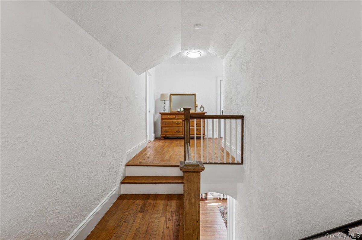 10 Oakland Avenue, Yonkers, NY 10710