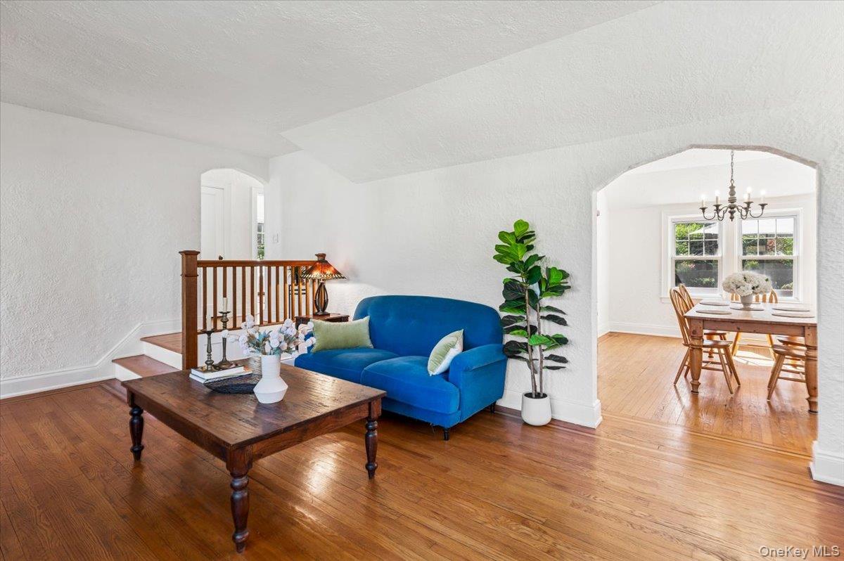 10 Oakland Avenue, Yonkers, NY 10710