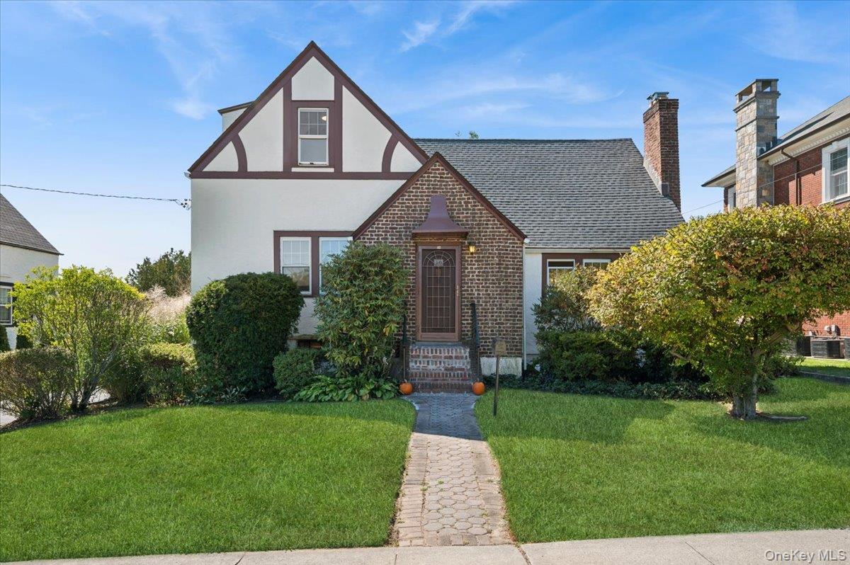 10 Oakland Avenue, Yonkers, NY 10710
