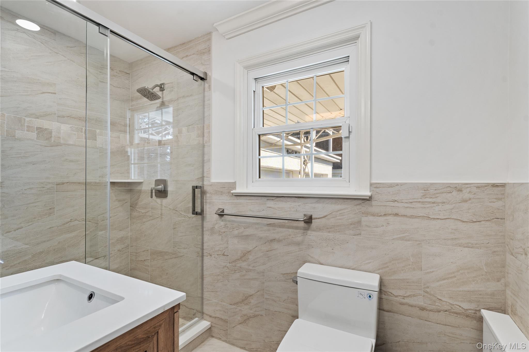 99 Warner Avenue, Roslyn Heights, NY 11577