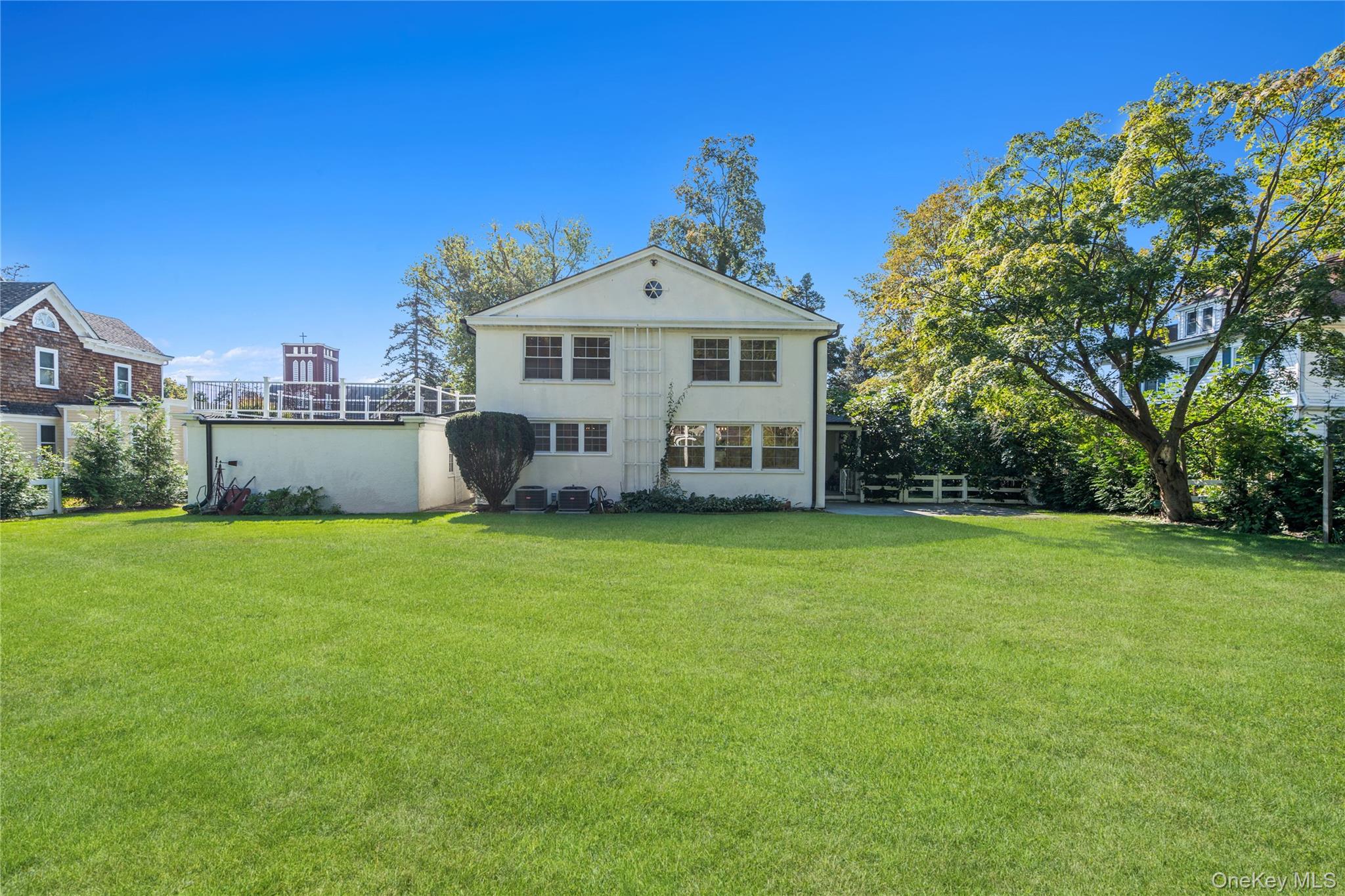 99 Warner Avenue, Roslyn Heights, NY 11577