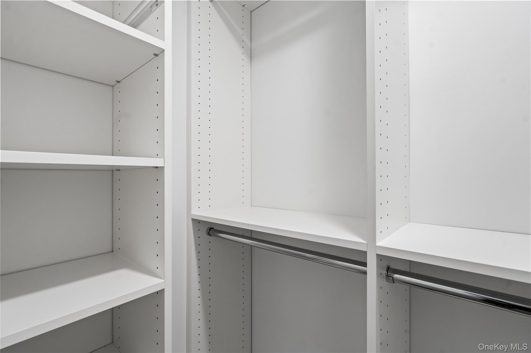 99 Warner Avenue, Roslyn Heights, NY 11577