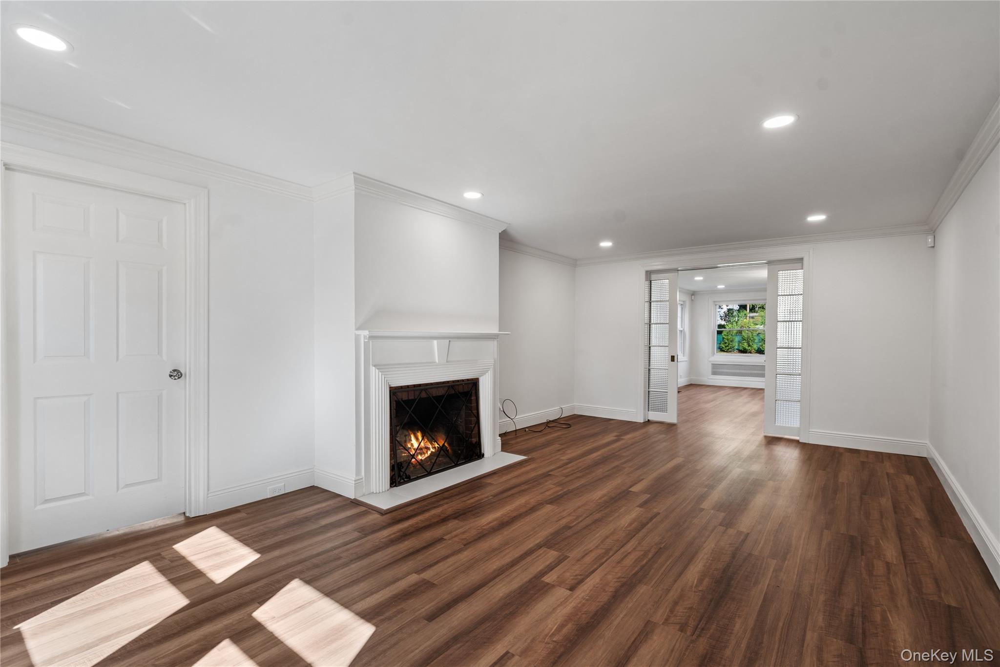 99 Warner Avenue, Roslyn Heights, NY 11577