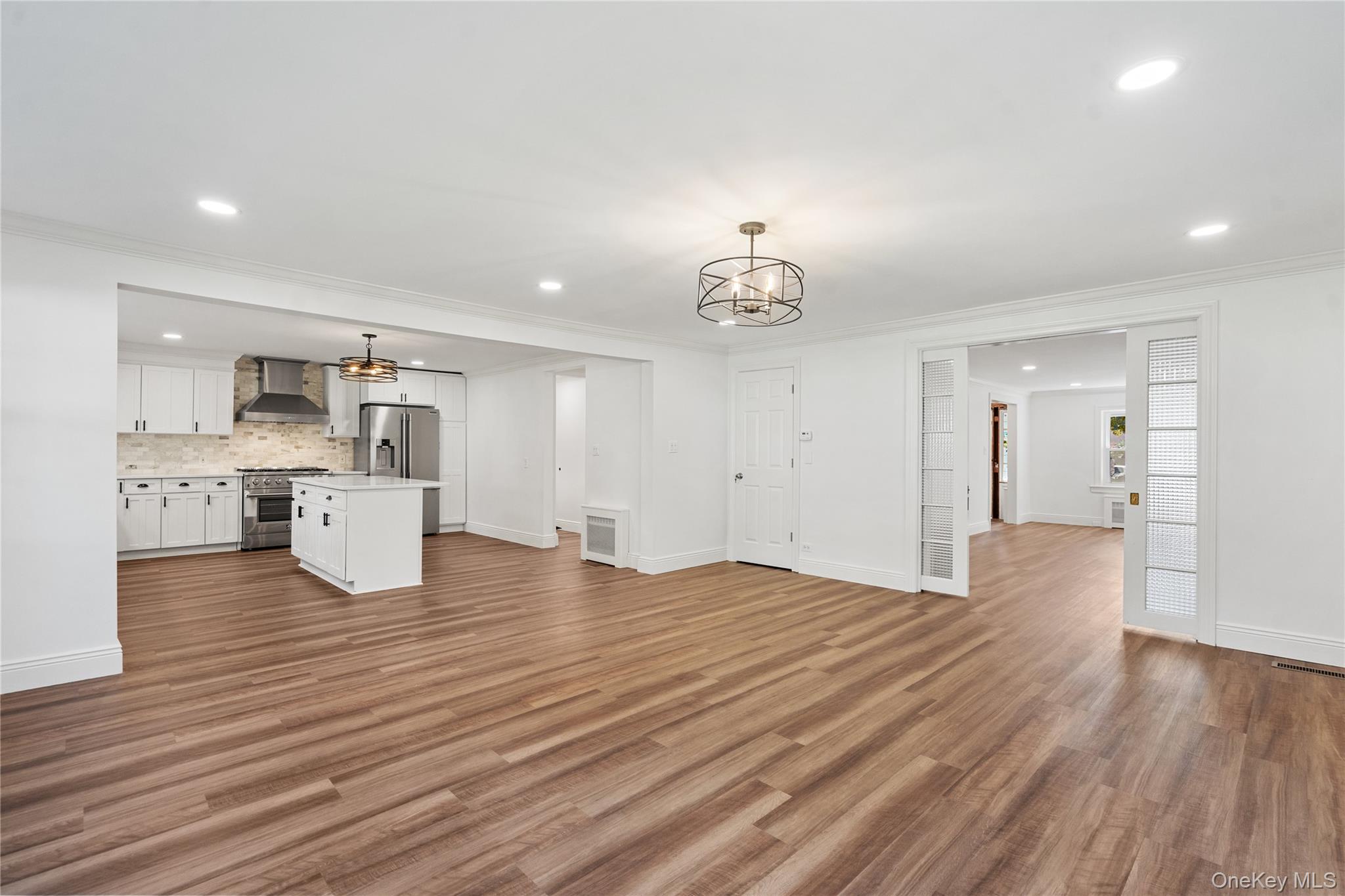 99 Warner Avenue, Roslyn Heights, NY 11577