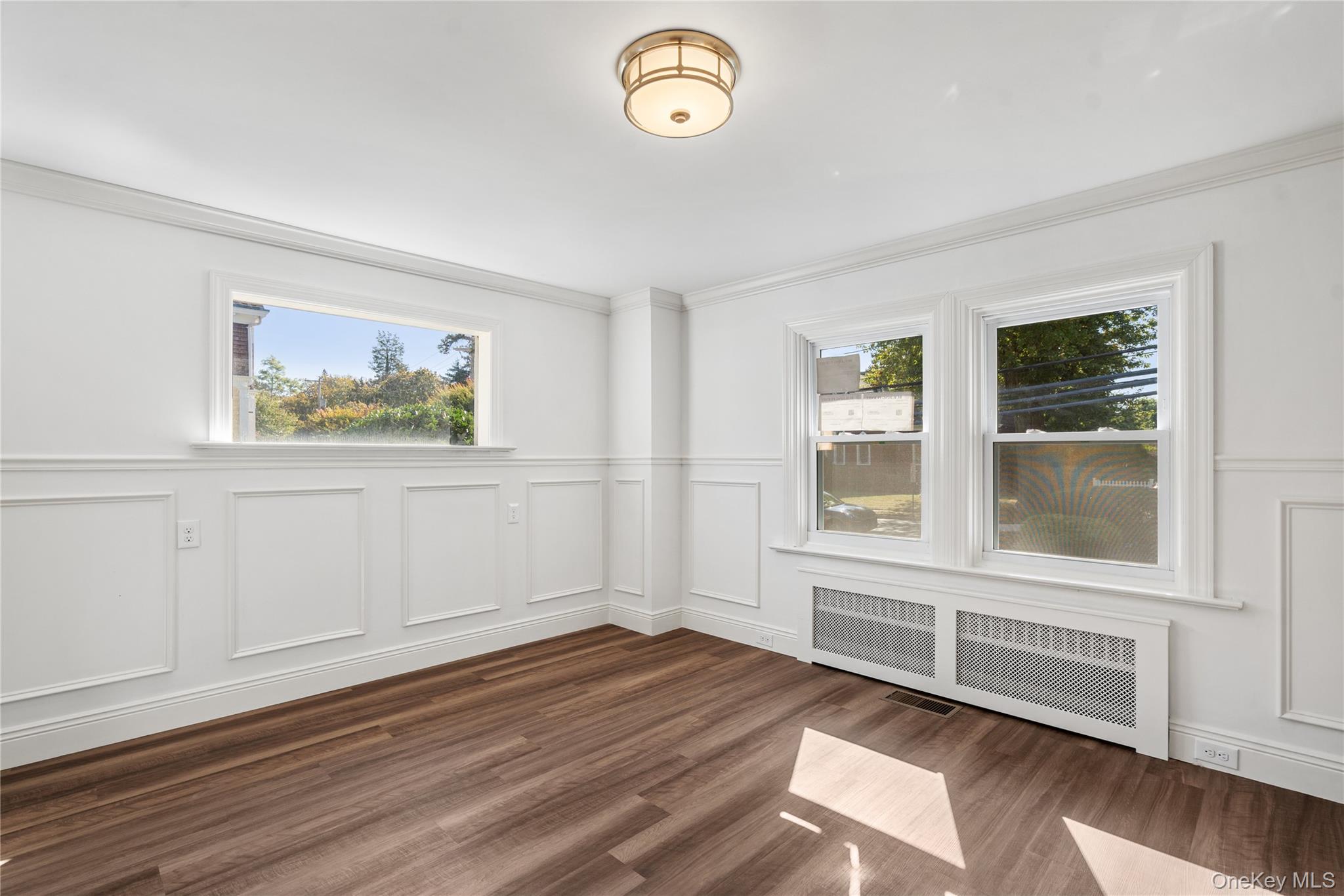 99 Warner Avenue, Roslyn Heights, NY 11577