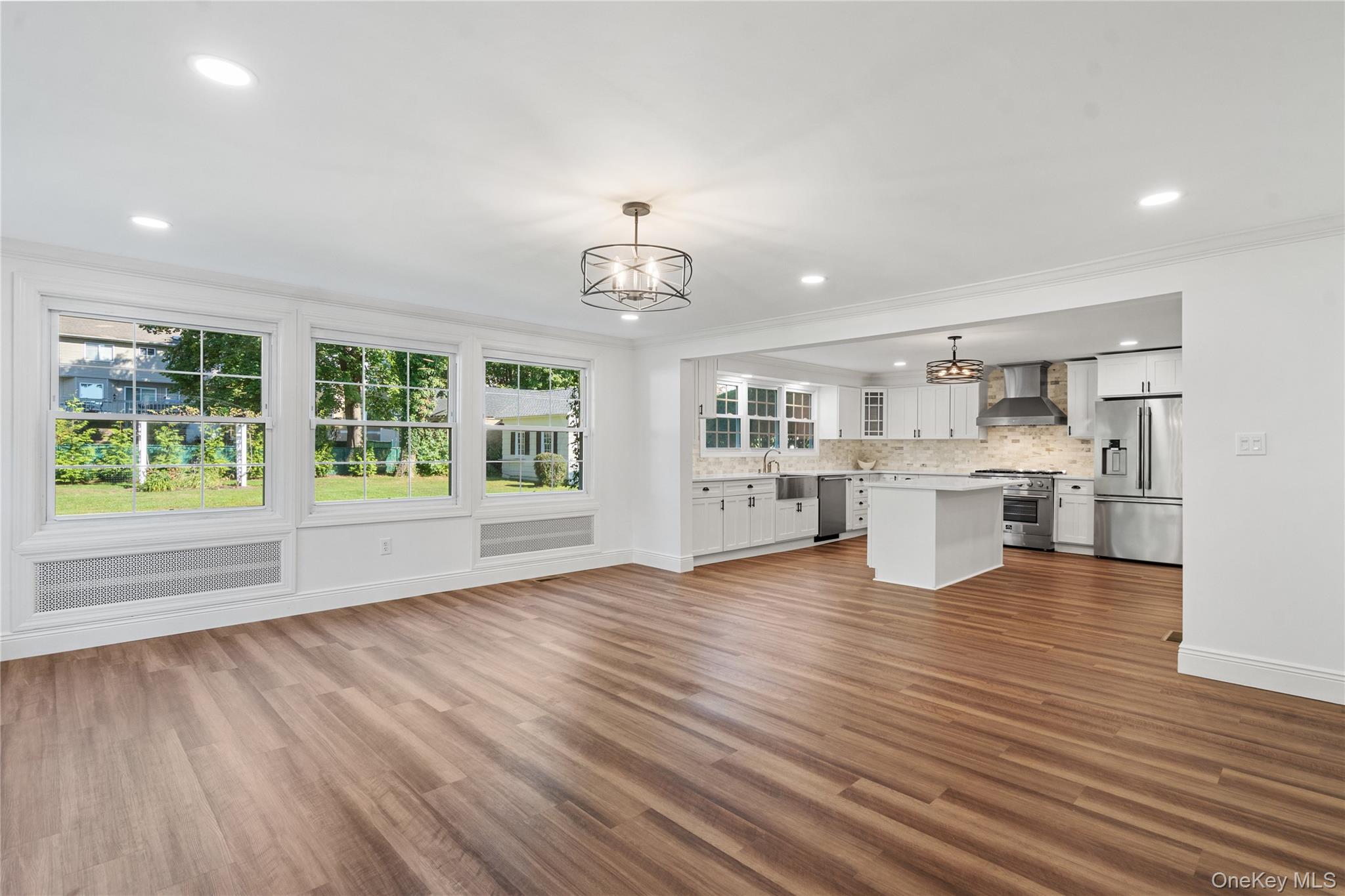 99 Warner Avenue, Roslyn Heights, NY 11577