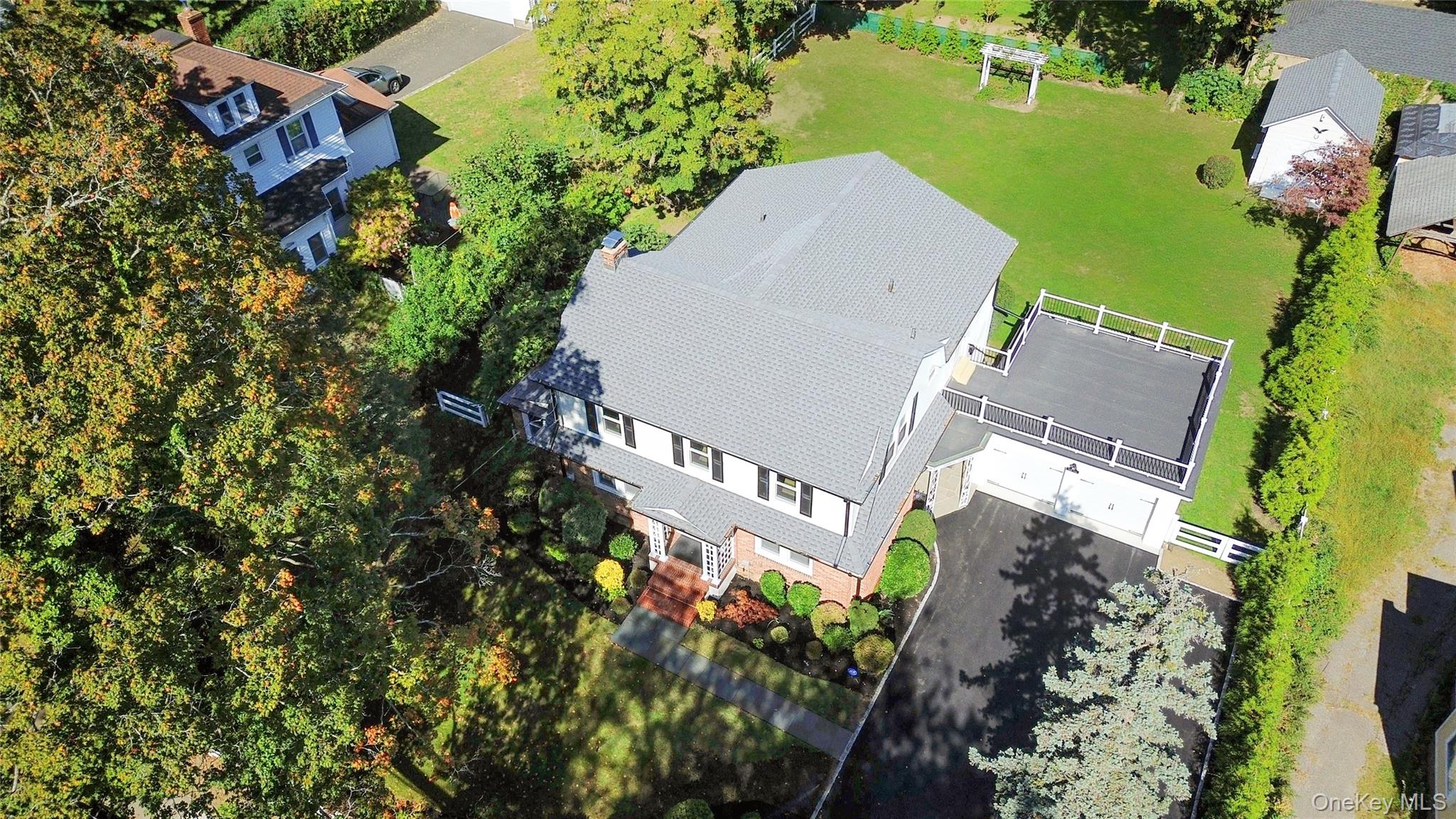 99 Warner Avenue, Roslyn Heights, NY 11577