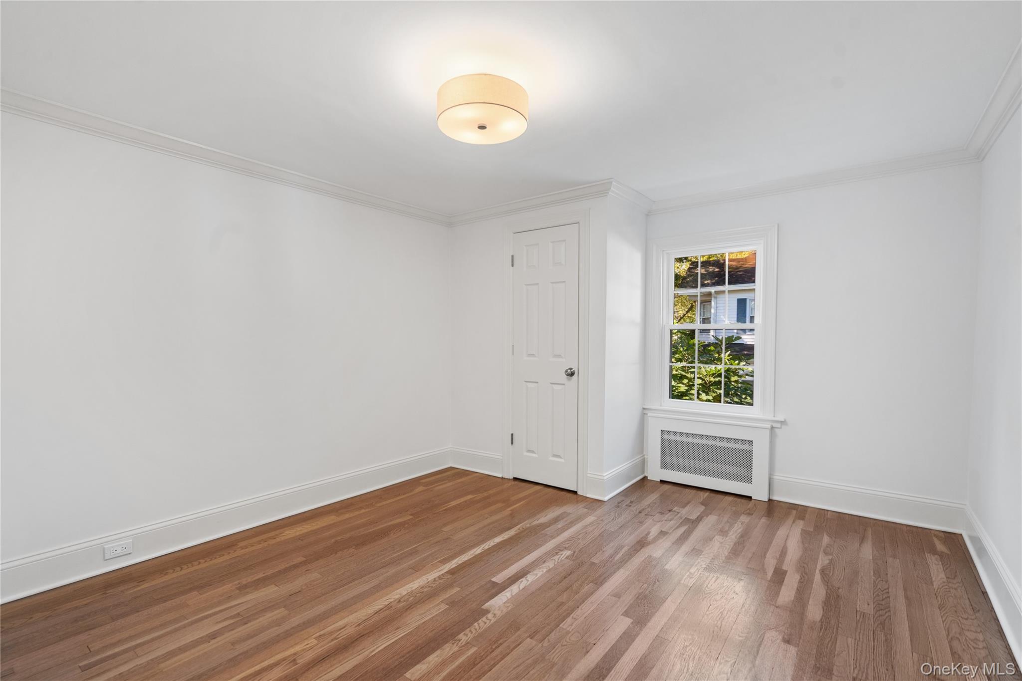 99 Warner Avenue, Roslyn Heights, NY 11577