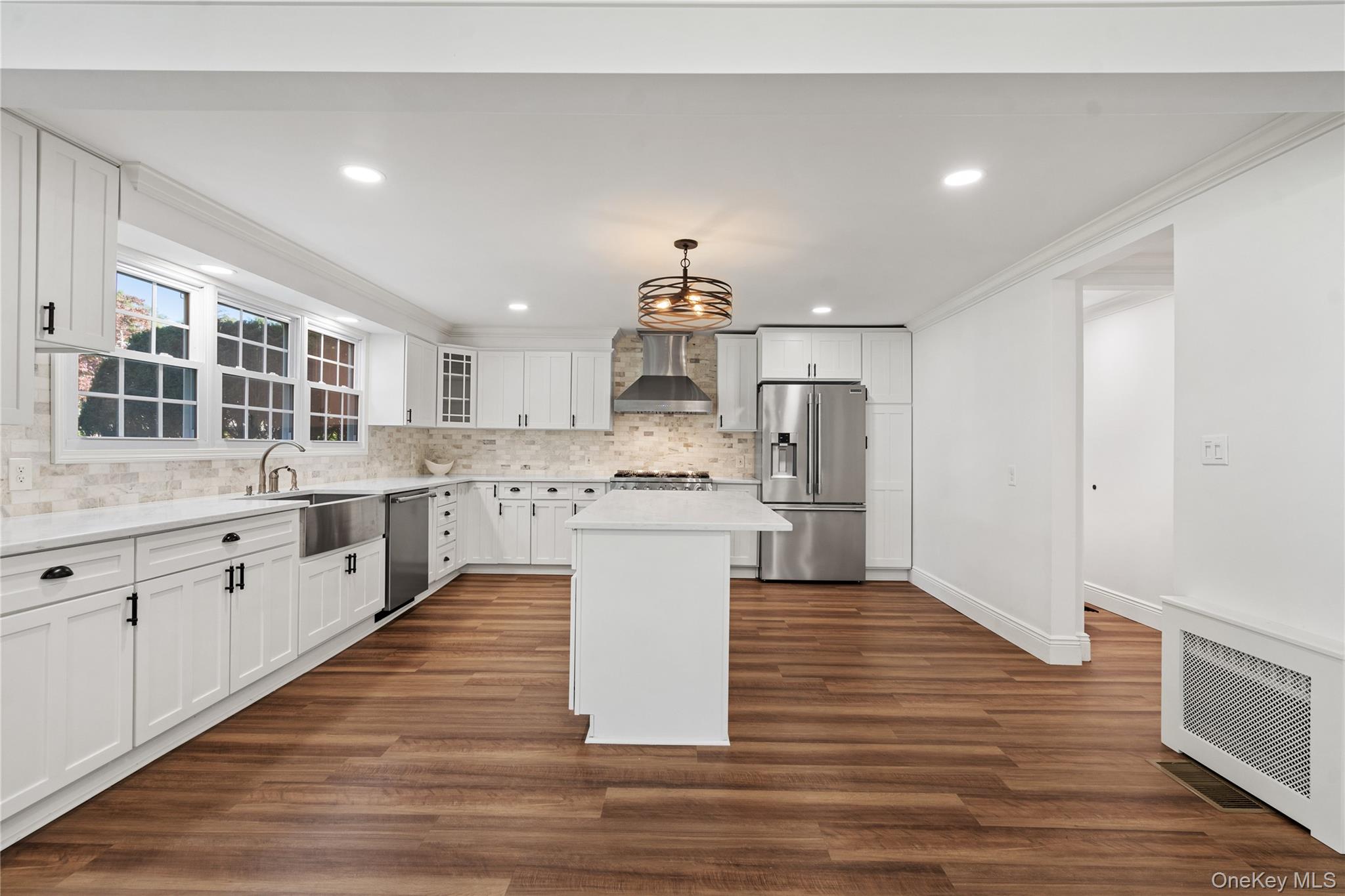 99 Warner Avenue, Roslyn Heights, NY 11577