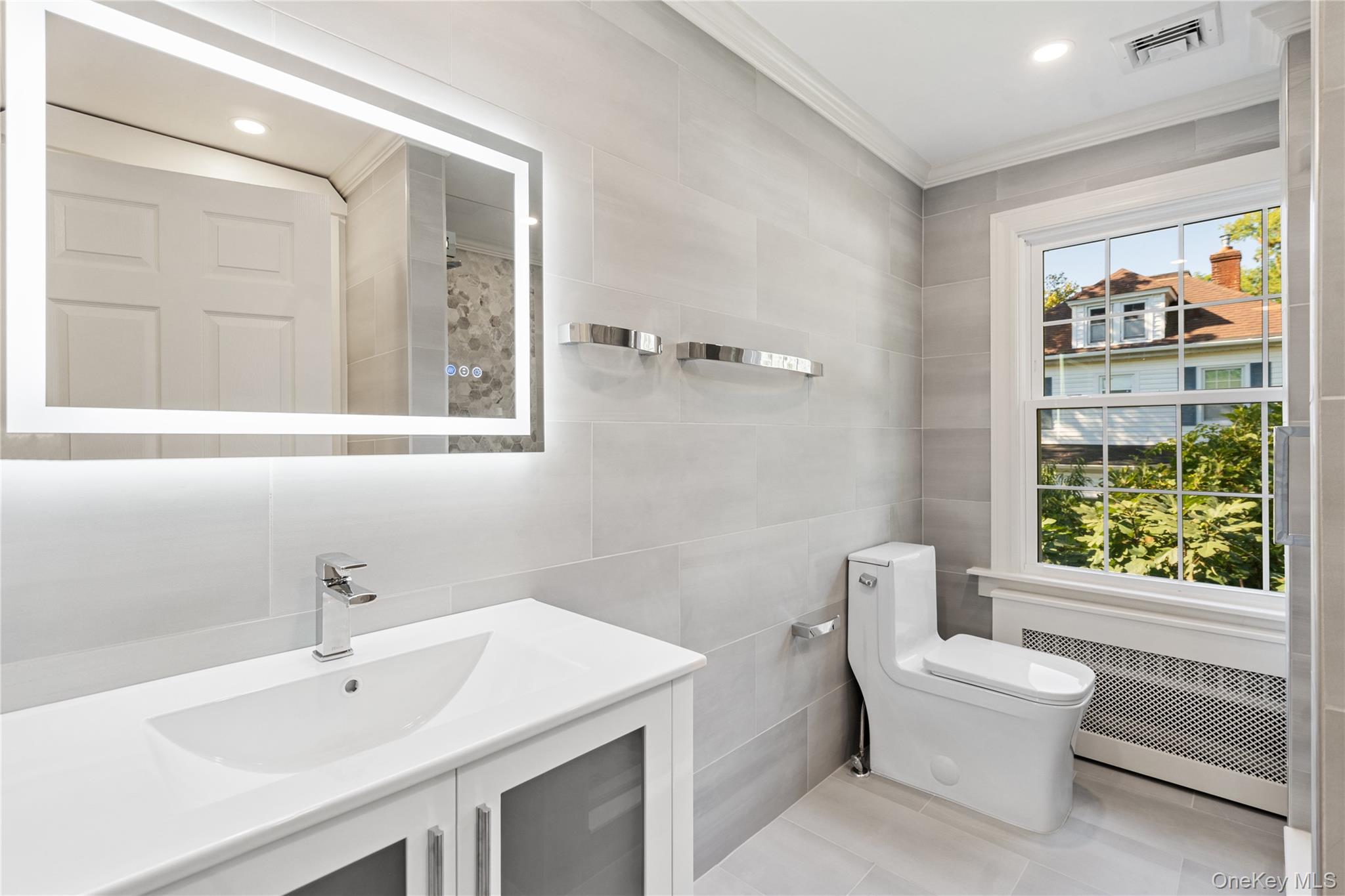 99 Warner Avenue, Roslyn Heights, NY 11577