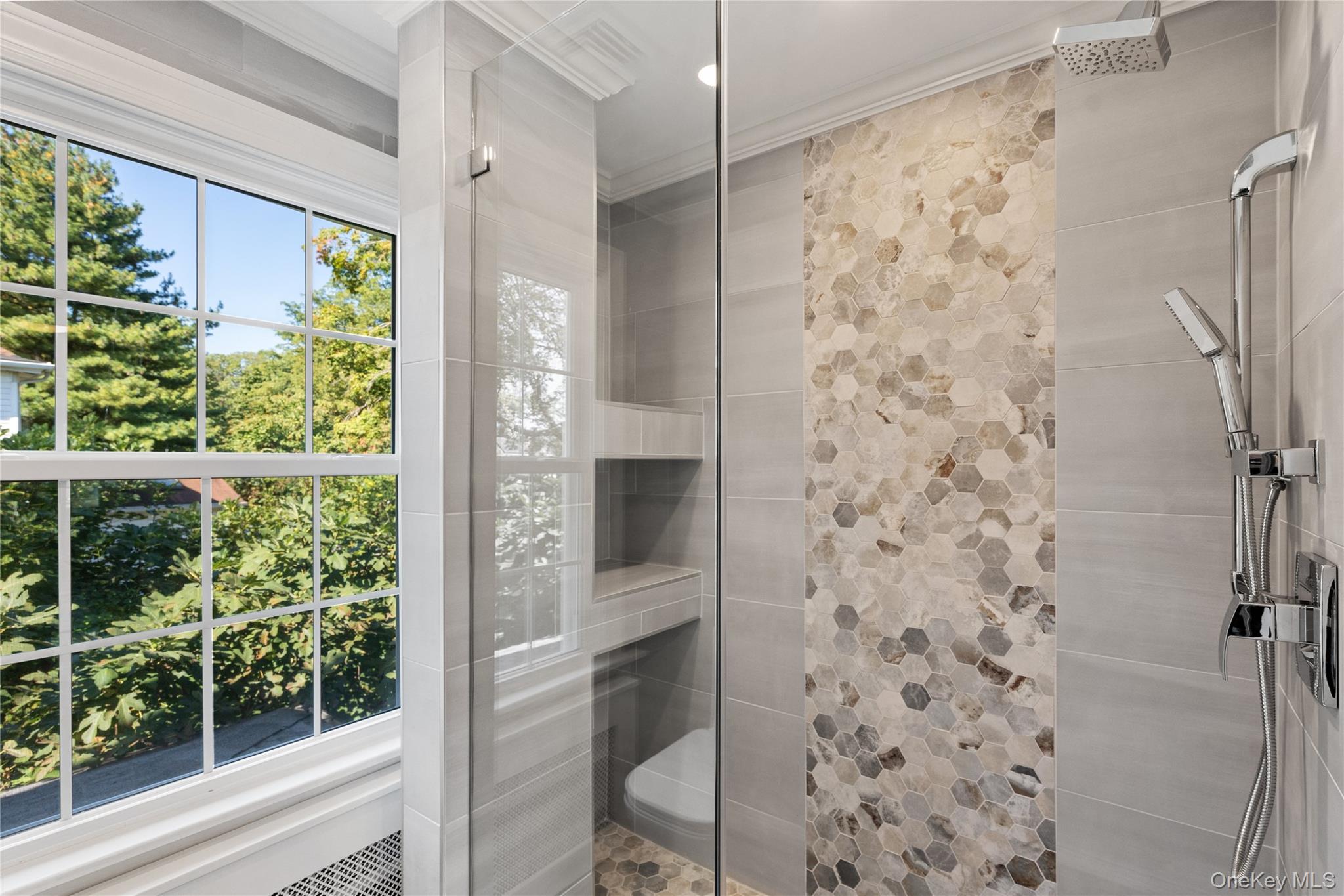 99 Warner Avenue, Roslyn Heights, NY 11577