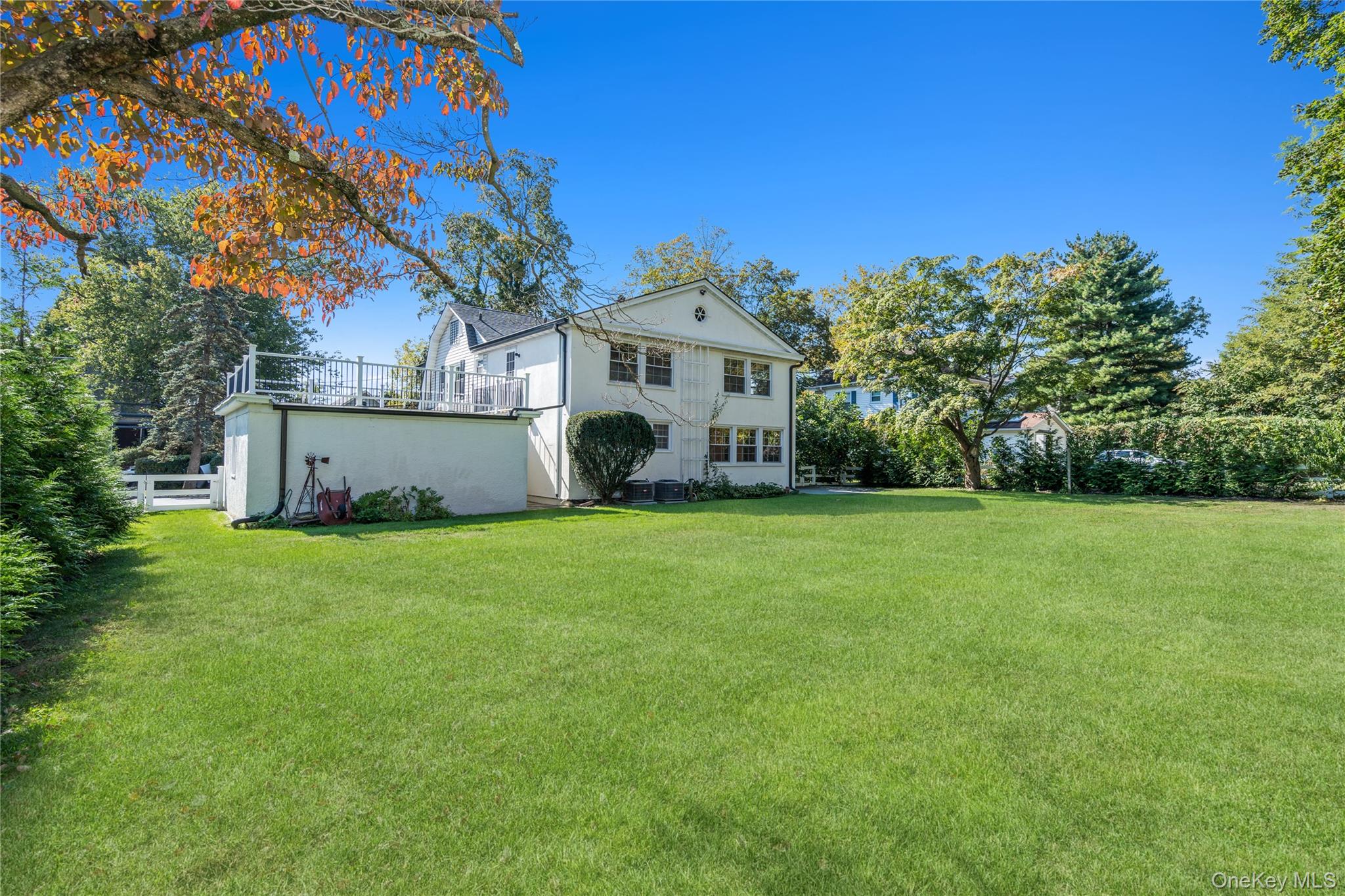 99 Warner Avenue, Roslyn Heights, NY 11577