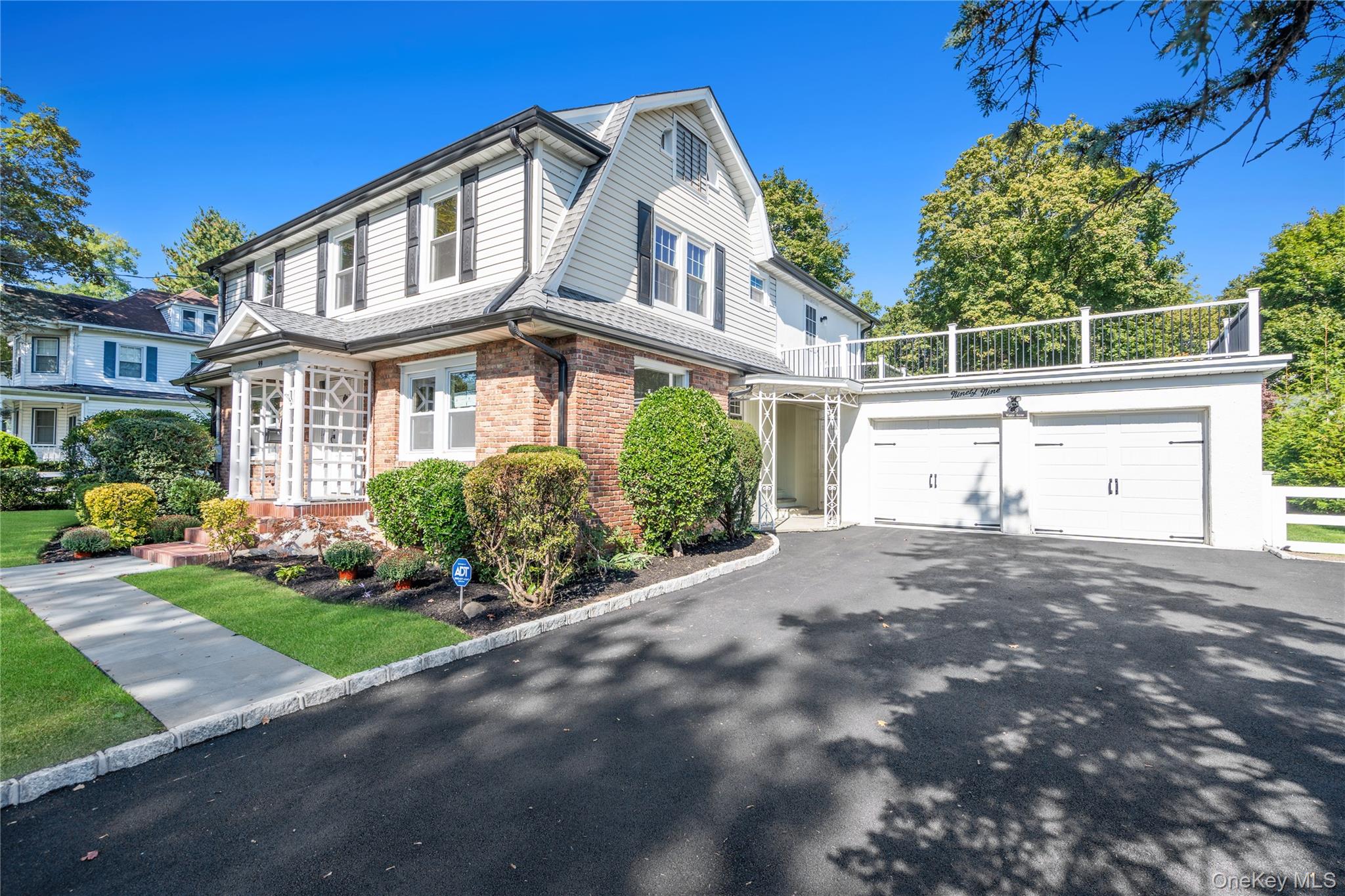 99 Warner Avenue, Roslyn Heights, NY 11577