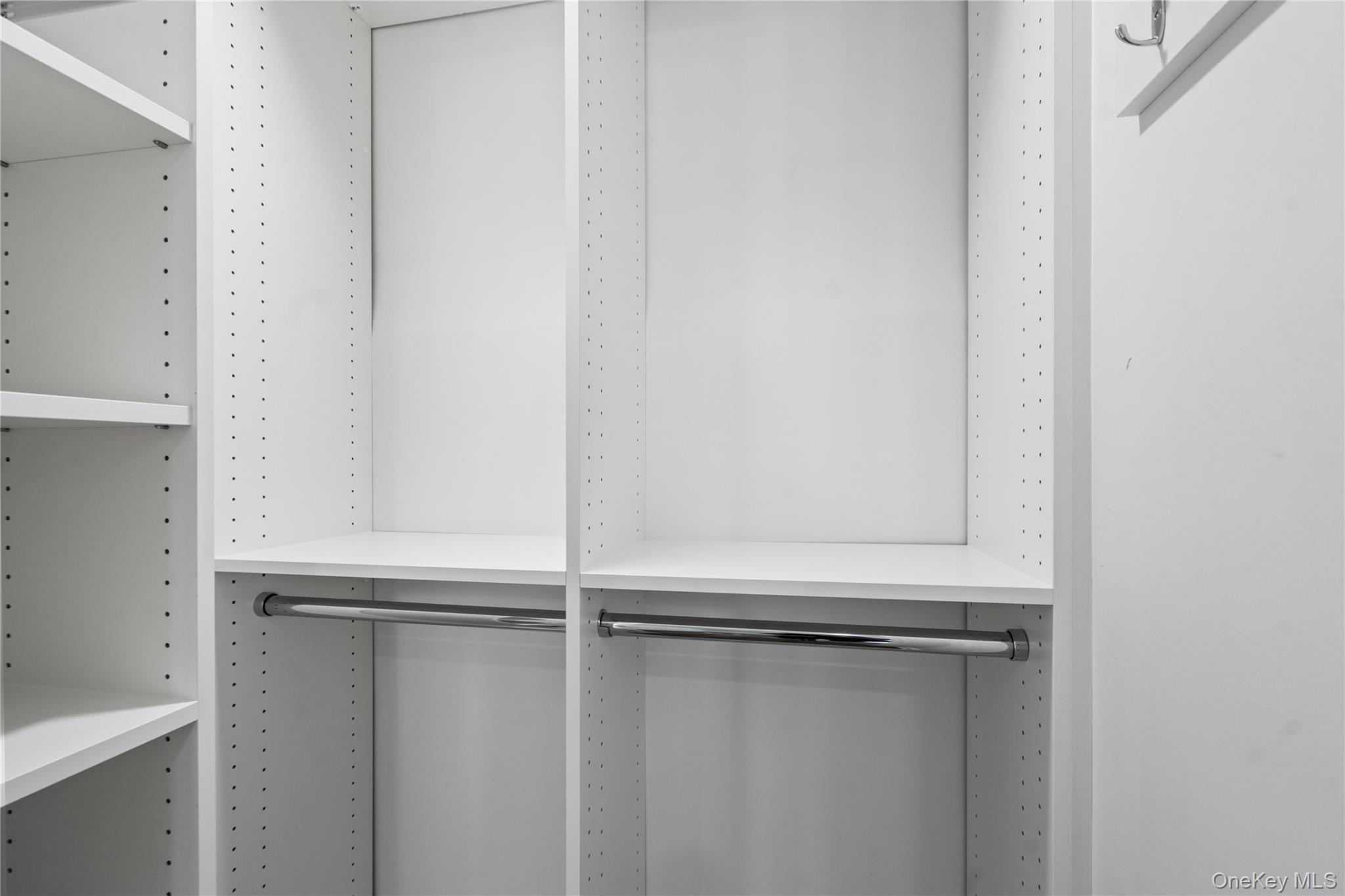 99 Warner Avenue, Roslyn Heights, NY 11577