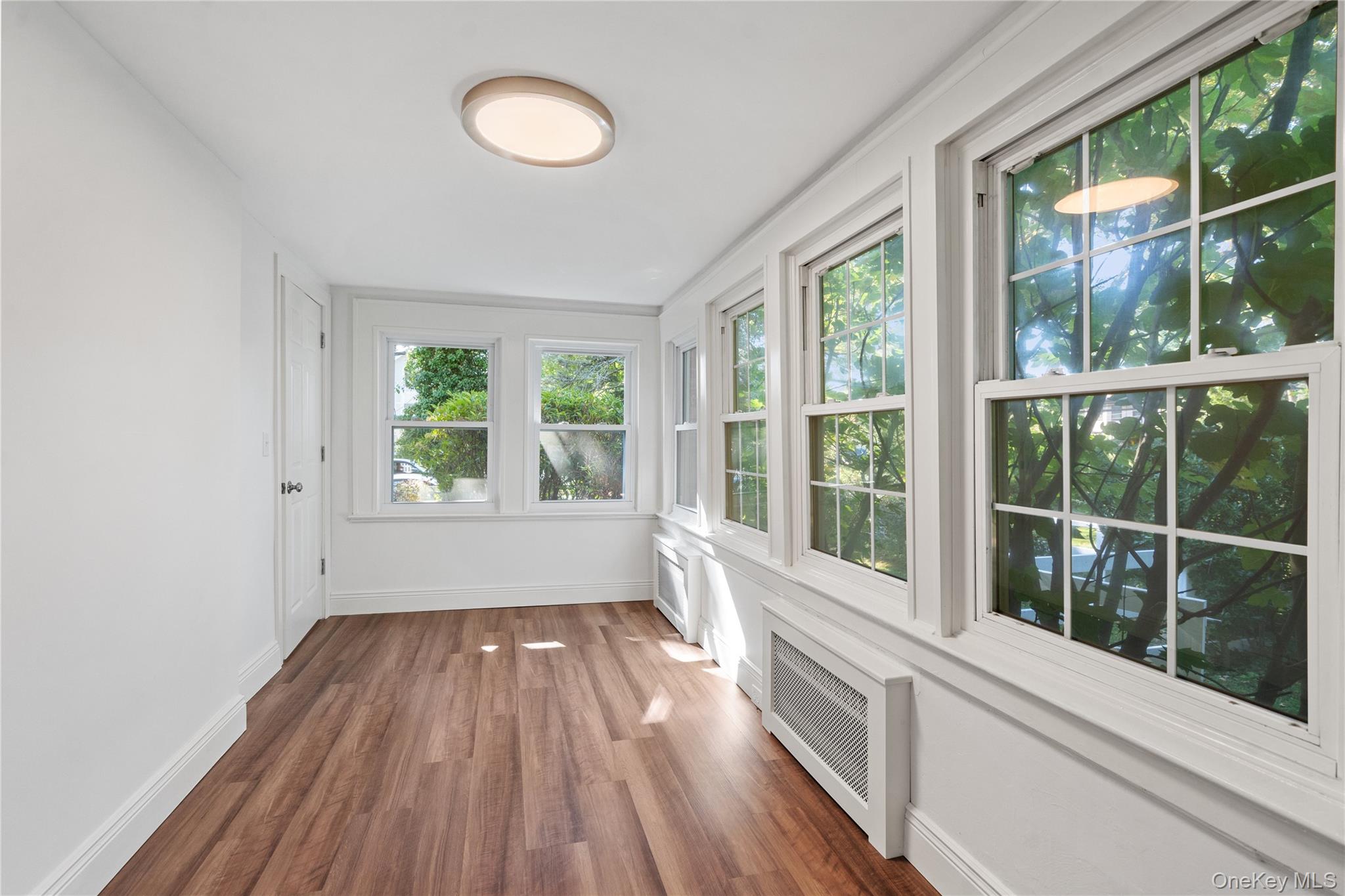 99 Warner Avenue, Roslyn Heights, NY 11577