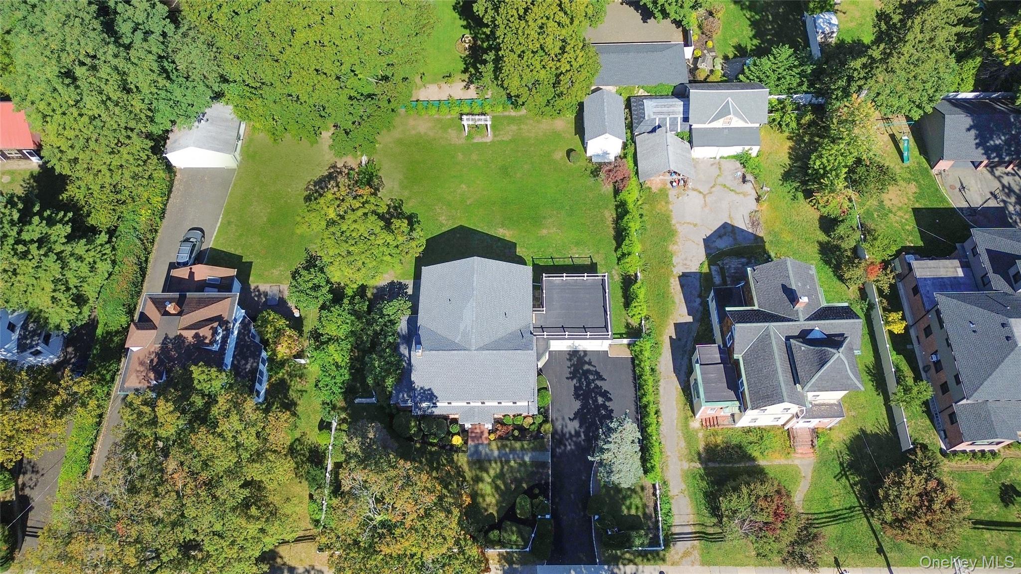 99 Warner Avenue, Roslyn Heights, NY 11577