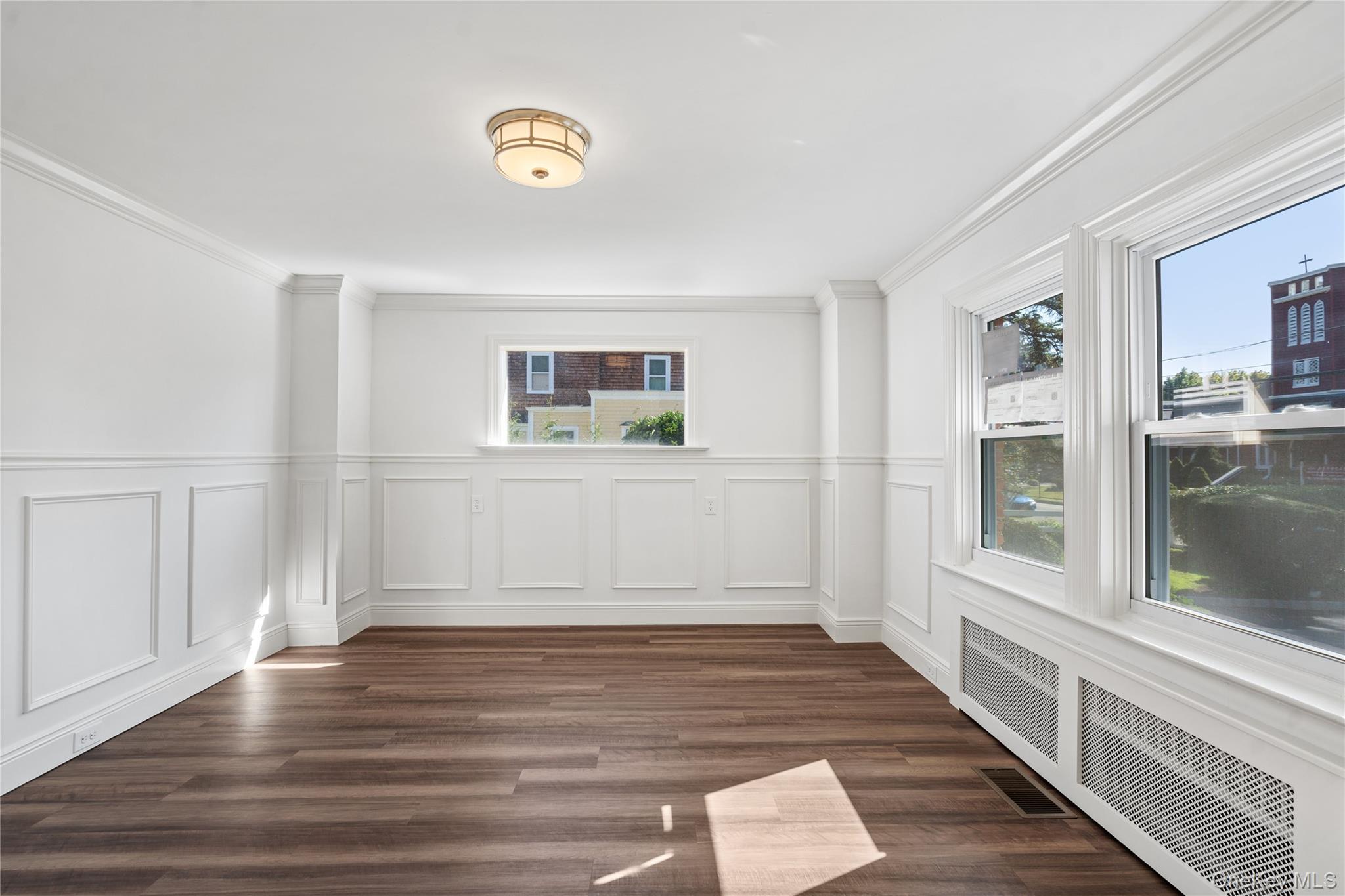 99 Warner Avenue, Roslyn Heights, NY 11577