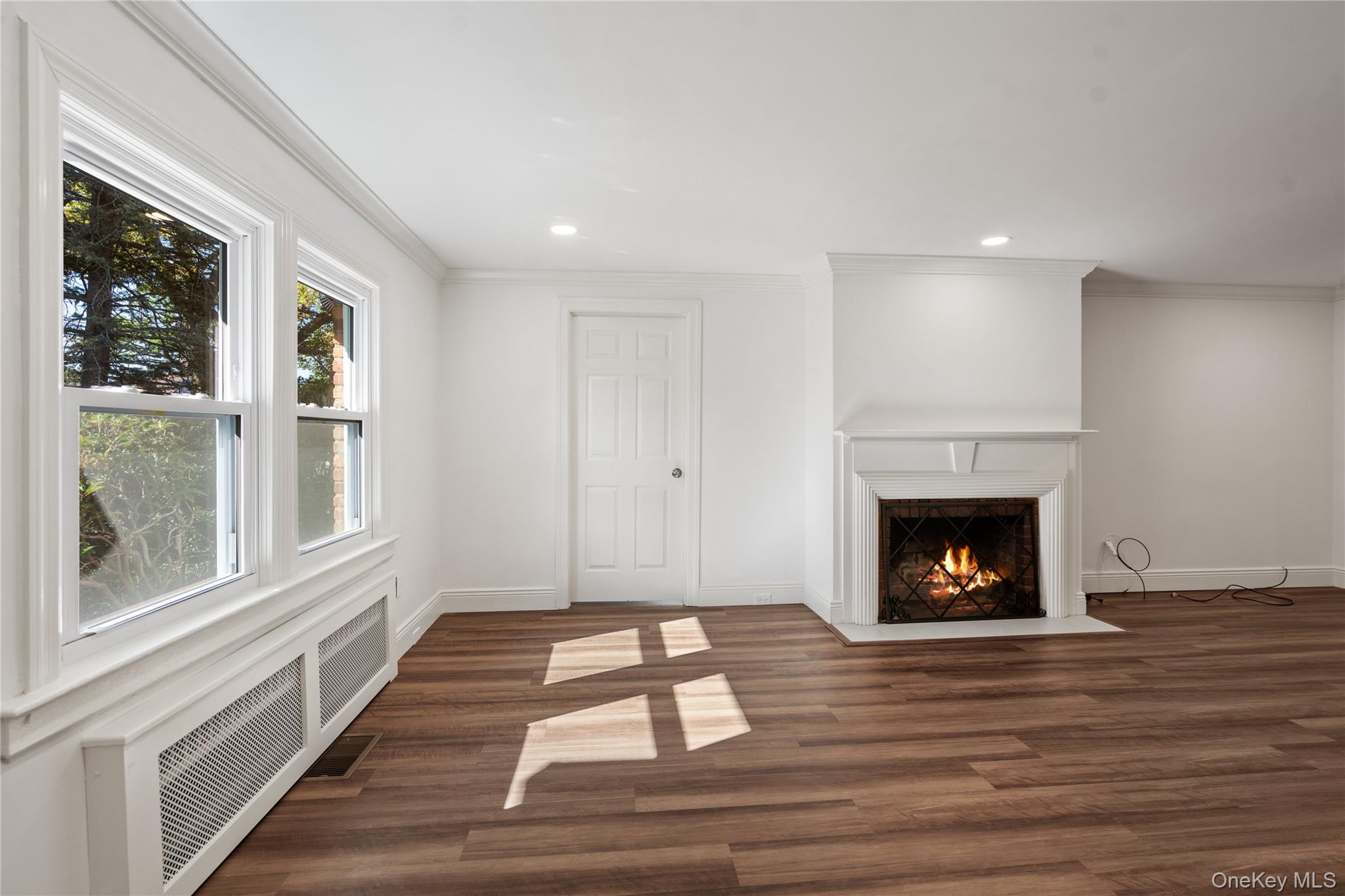 99 Warner Avenue, Roslyn Heights, NY 11577